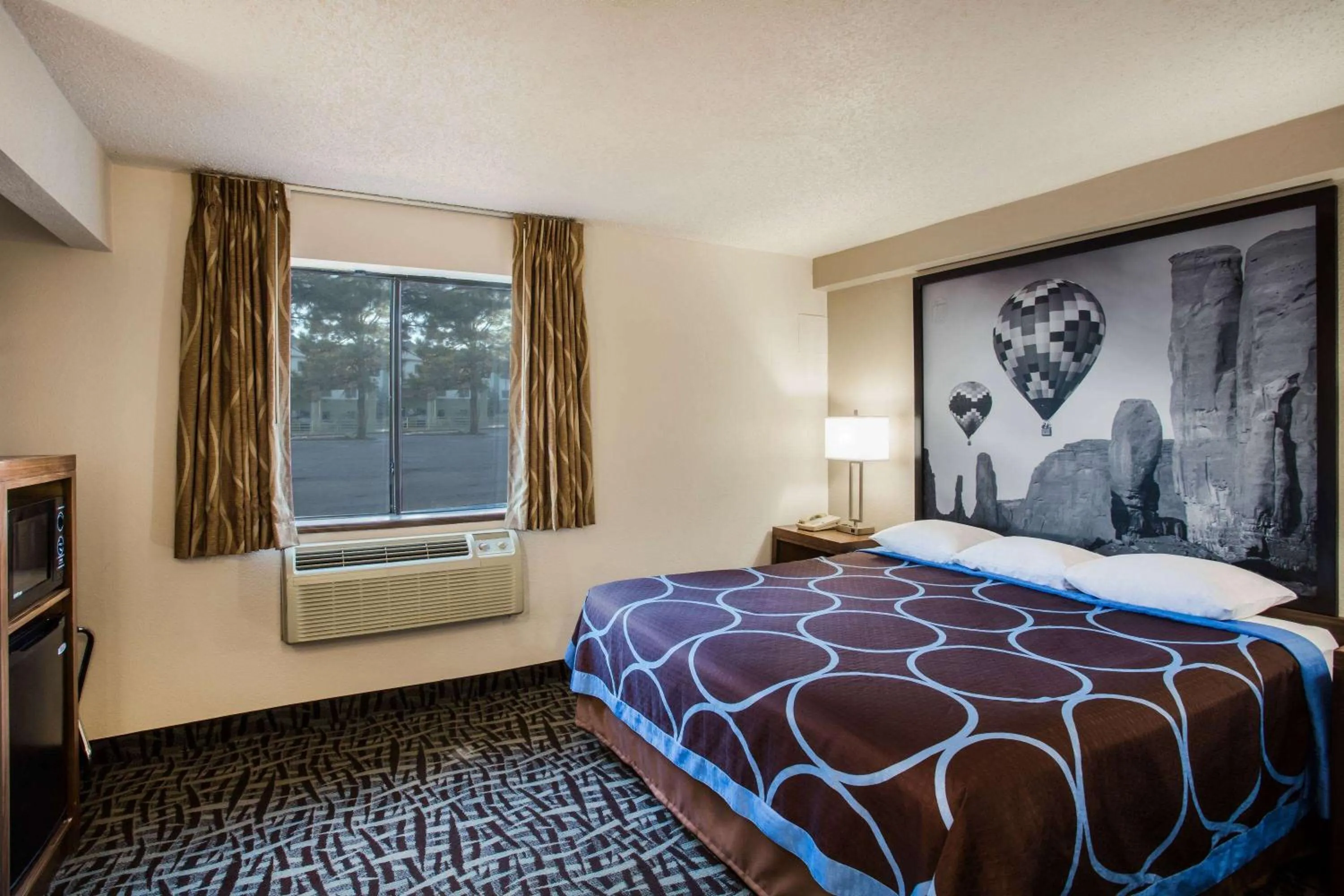 Photo of the whole room, Bed in Super 8 by Wyndham Flagstaff