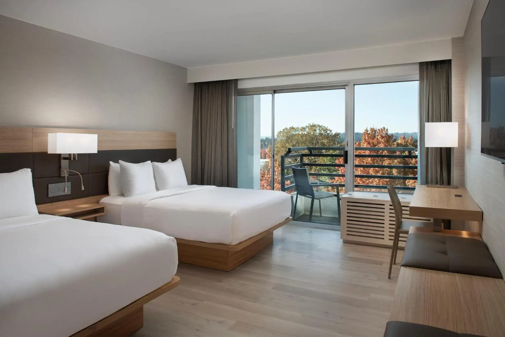 Double Room with Bath Tub - Disability Access in Crowne Plaza Portland - Lake Oswego, an IHG Hotel Double Room with Bath Tub - Disability Access in Crowne Plaza Portland - Lake Oswego, an IHG Hotel