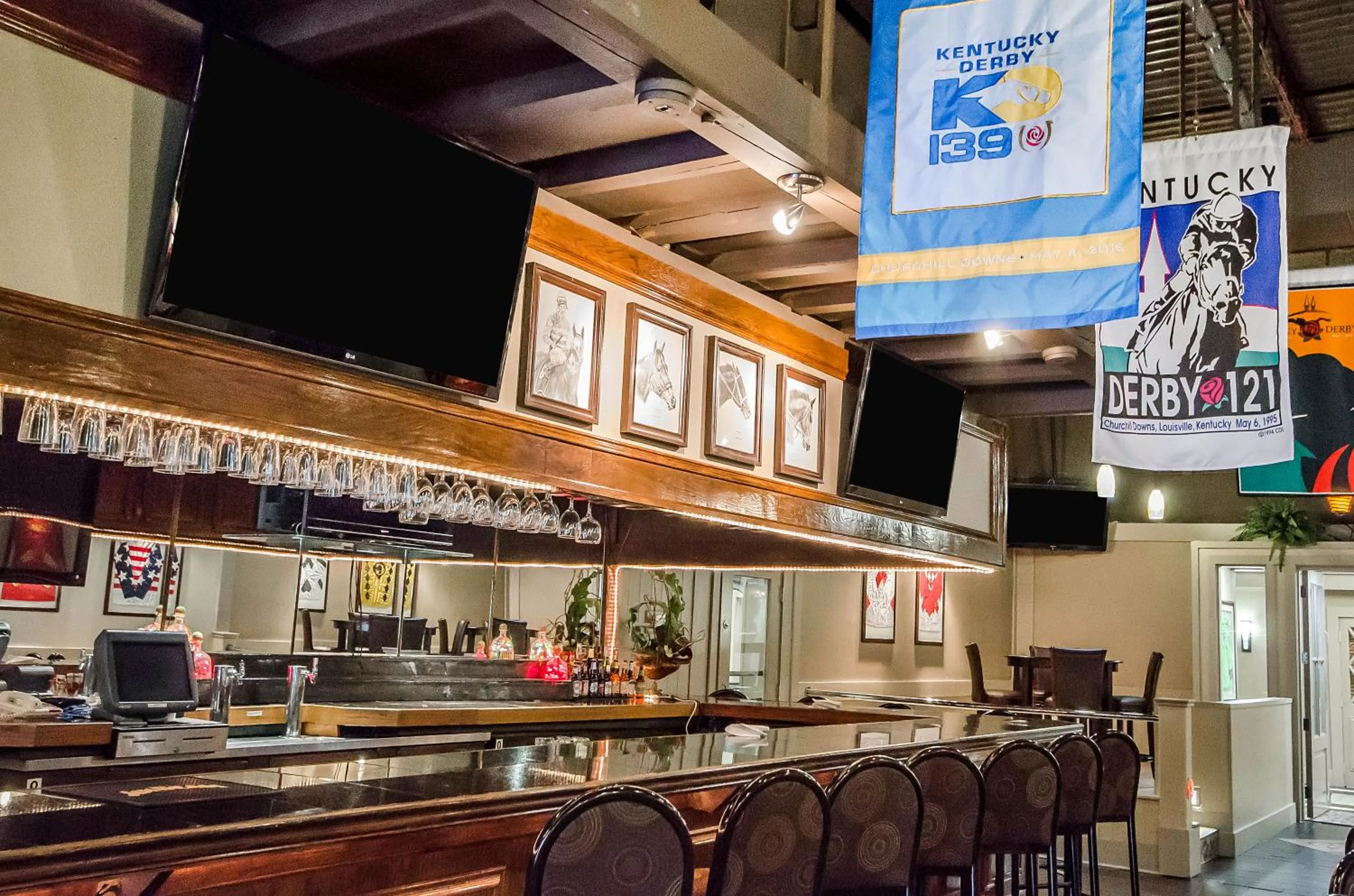 Lounge or bar in Radisson Hotel Louisville North