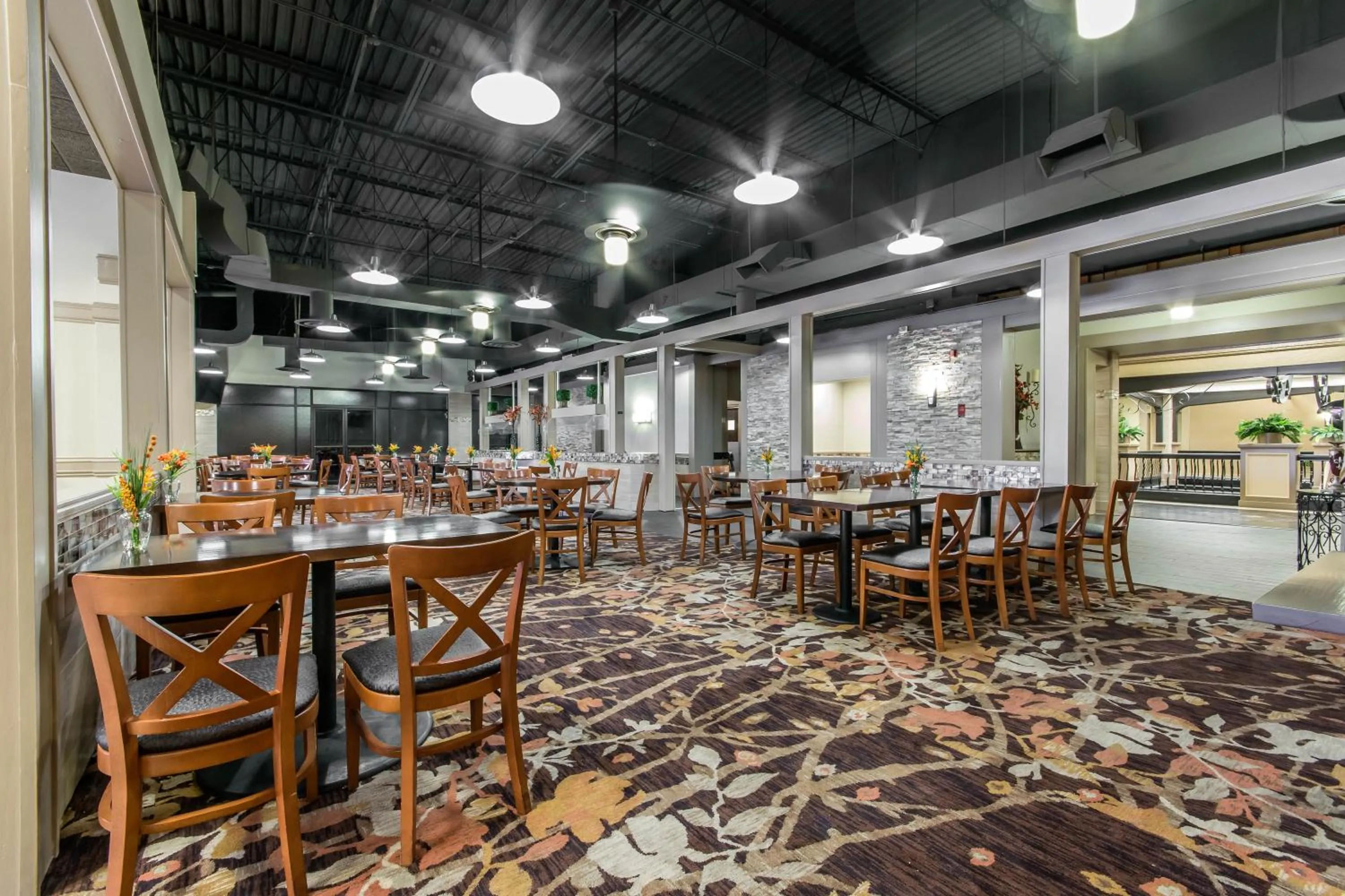 Restaurant/places to eat in Radisson Hotel Louisville North