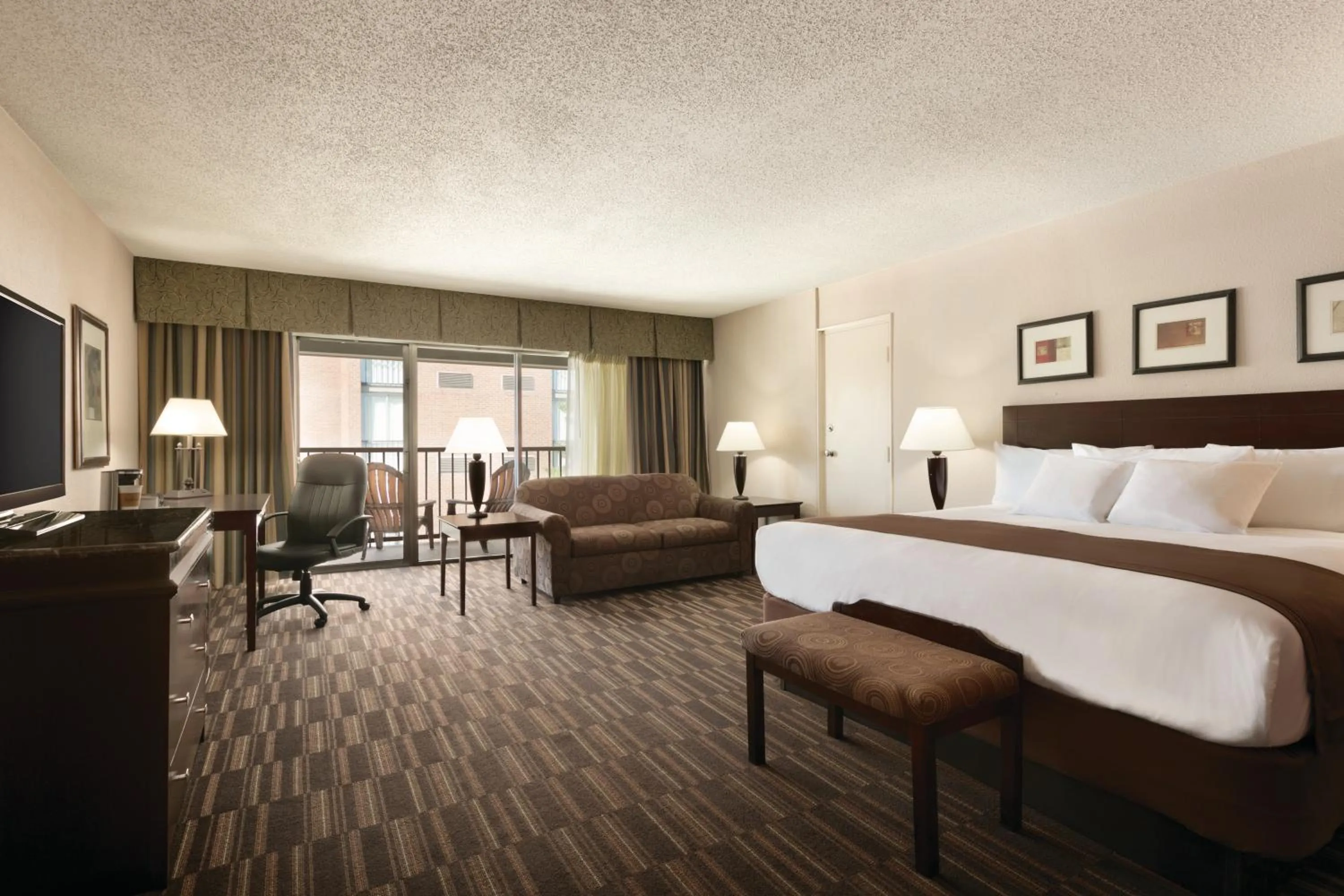 Photo of the whole room, Bed in Radisson Hotel Louisville North