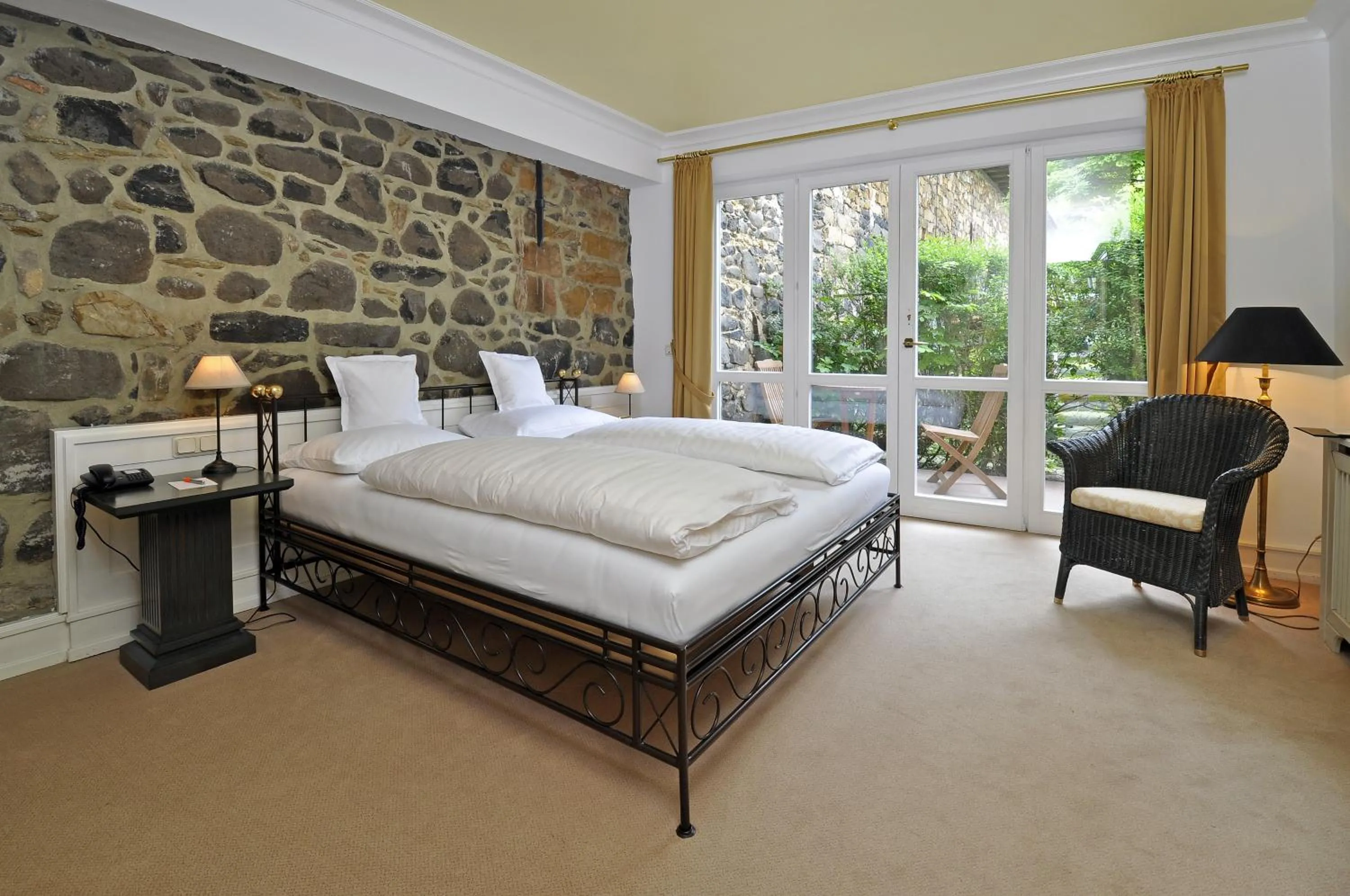 Photo of the whole room, Bed in Herrenhaus von Löw