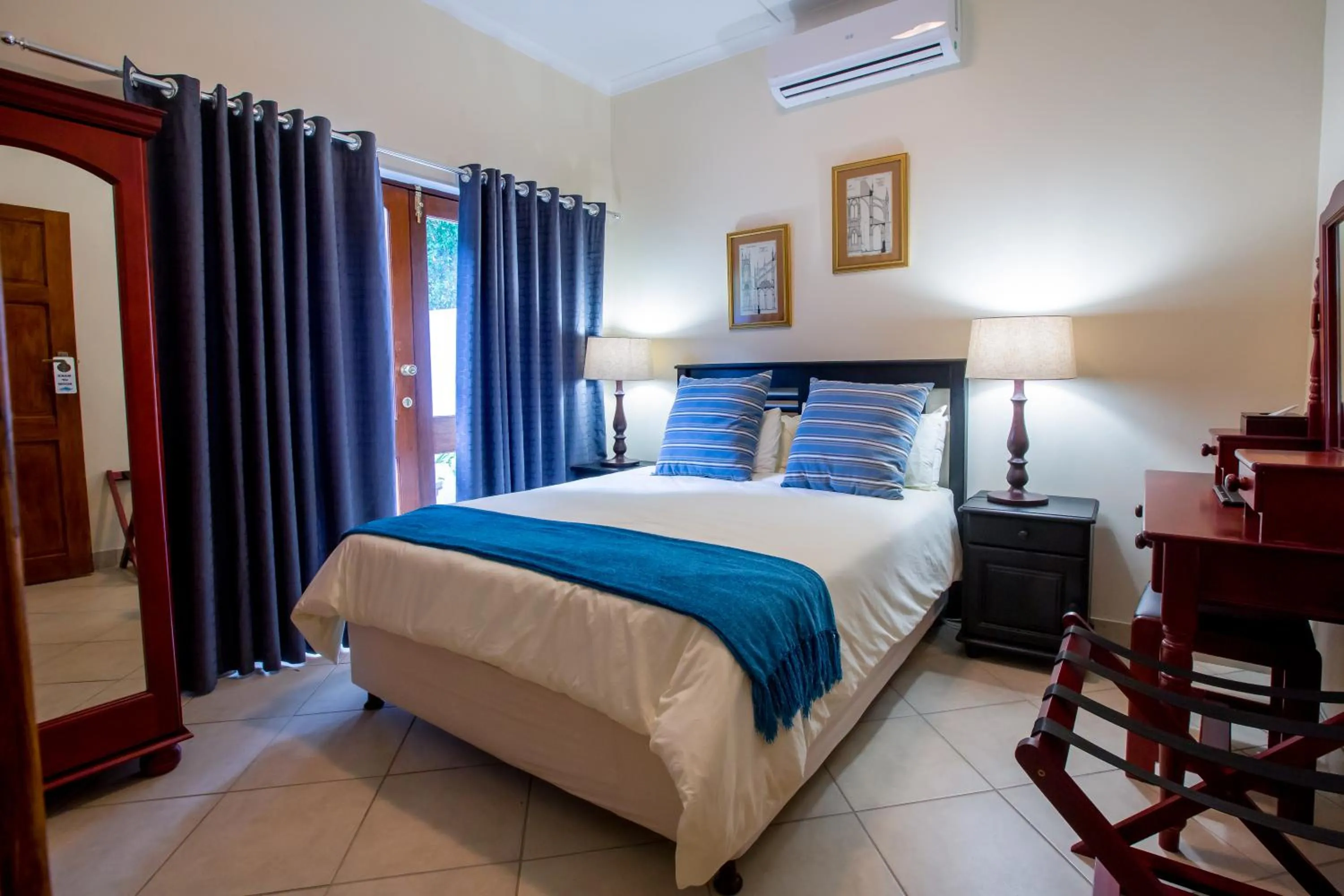 Photo of the whole room, Bed in Turtle Bay Lodge