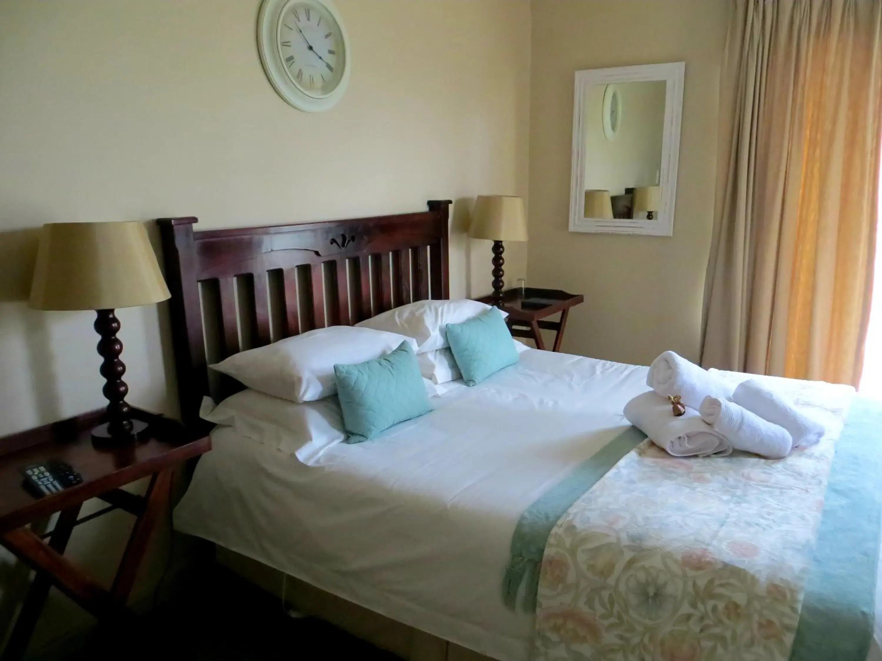 Standard Queen Room in Ash River Lodge Standard Queen Room in Ash River Lodge