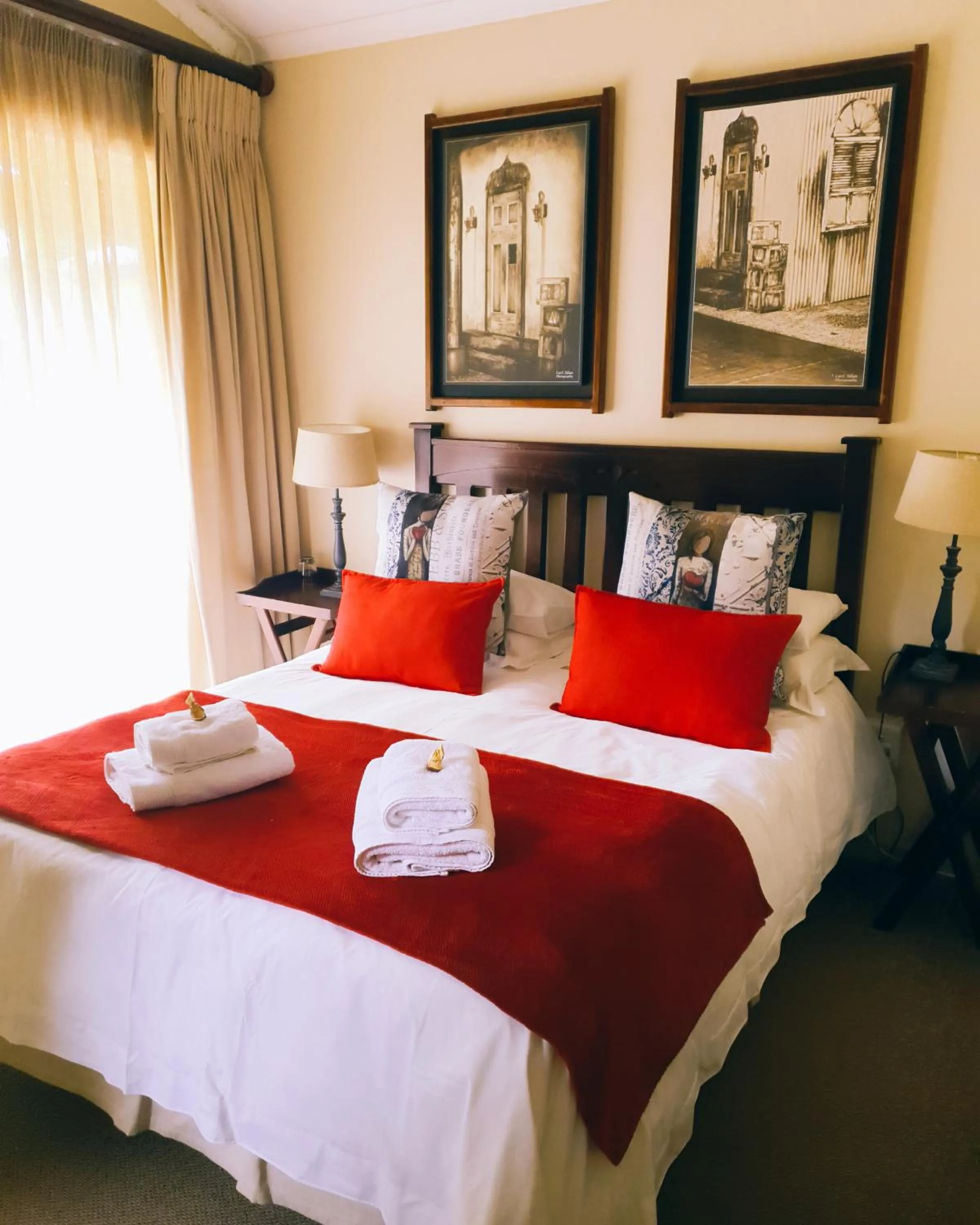 Bedroom, Bed in Ash River Lodge