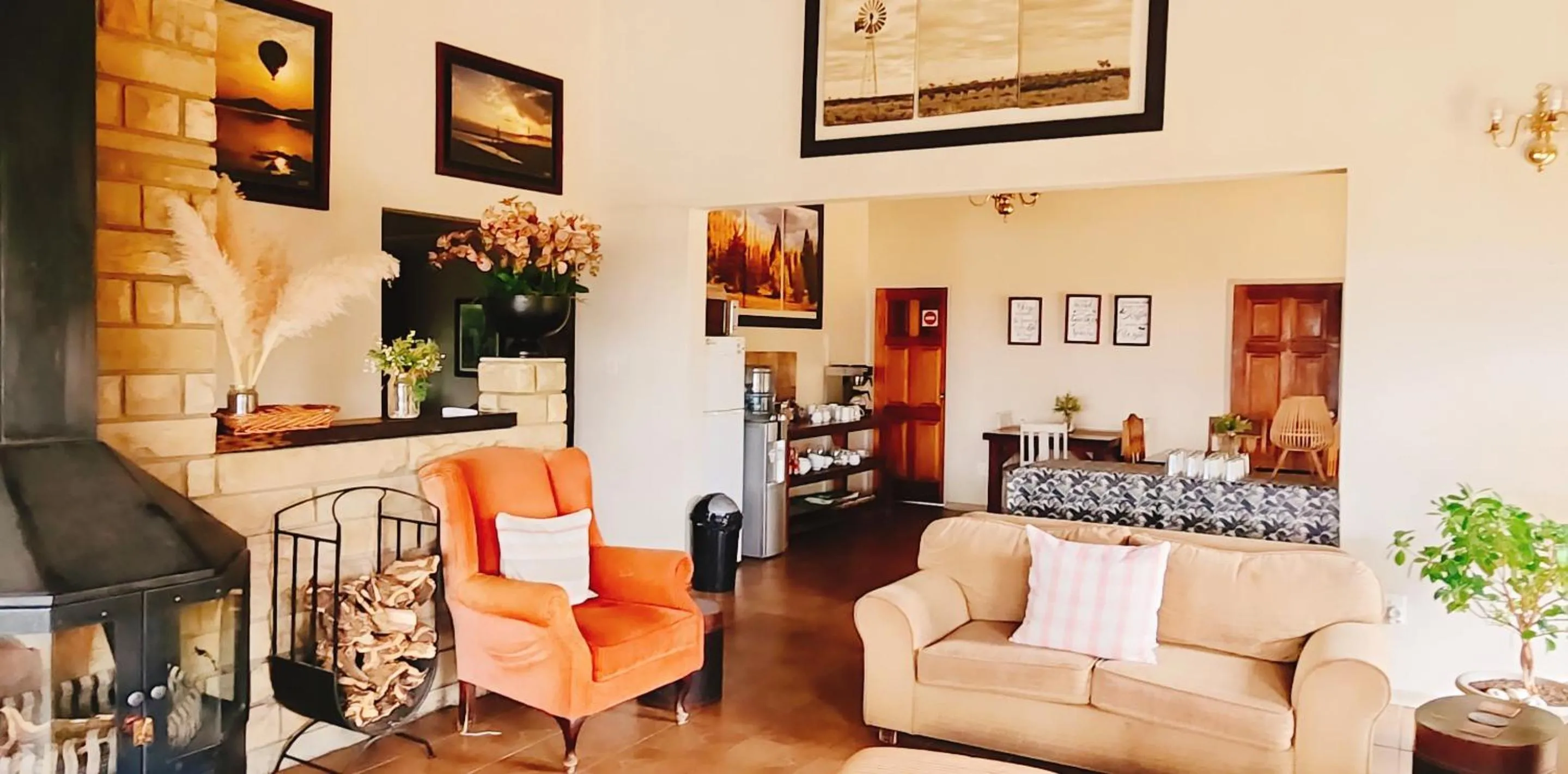 Seating area in Ash River Lodge