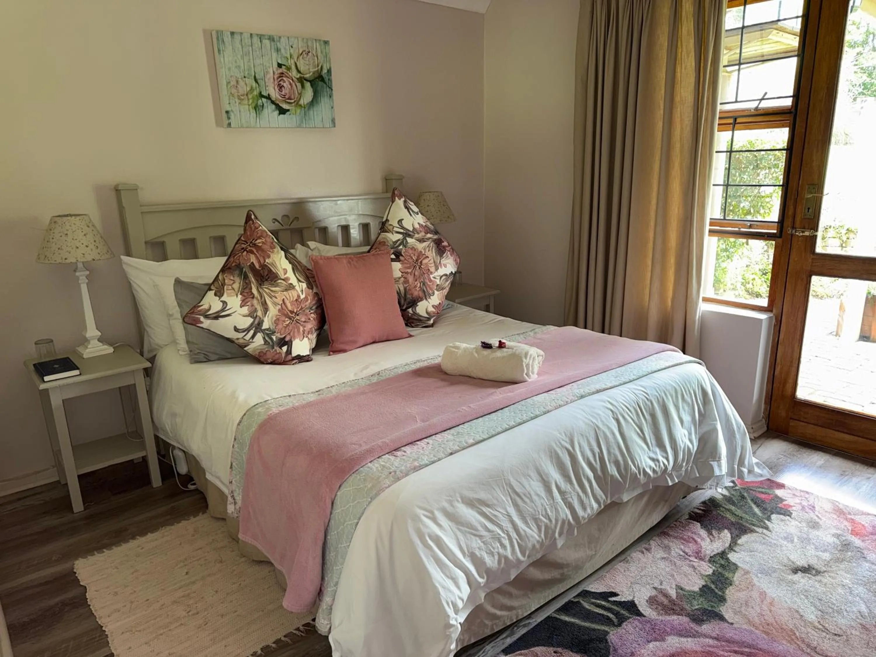 Bed in Ash River Lodge