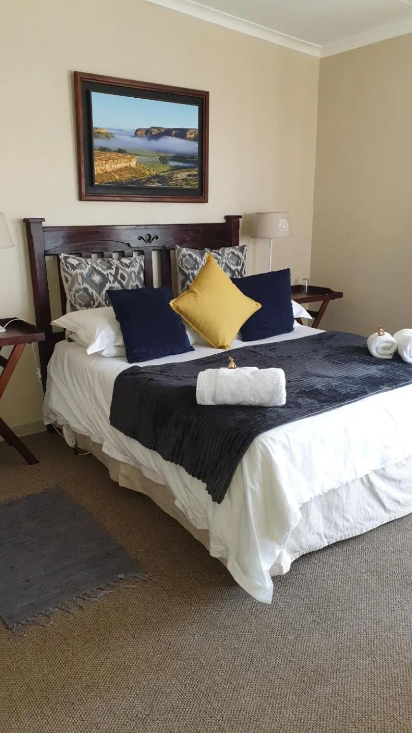 Bedroom, Bed in Ash River Lodge