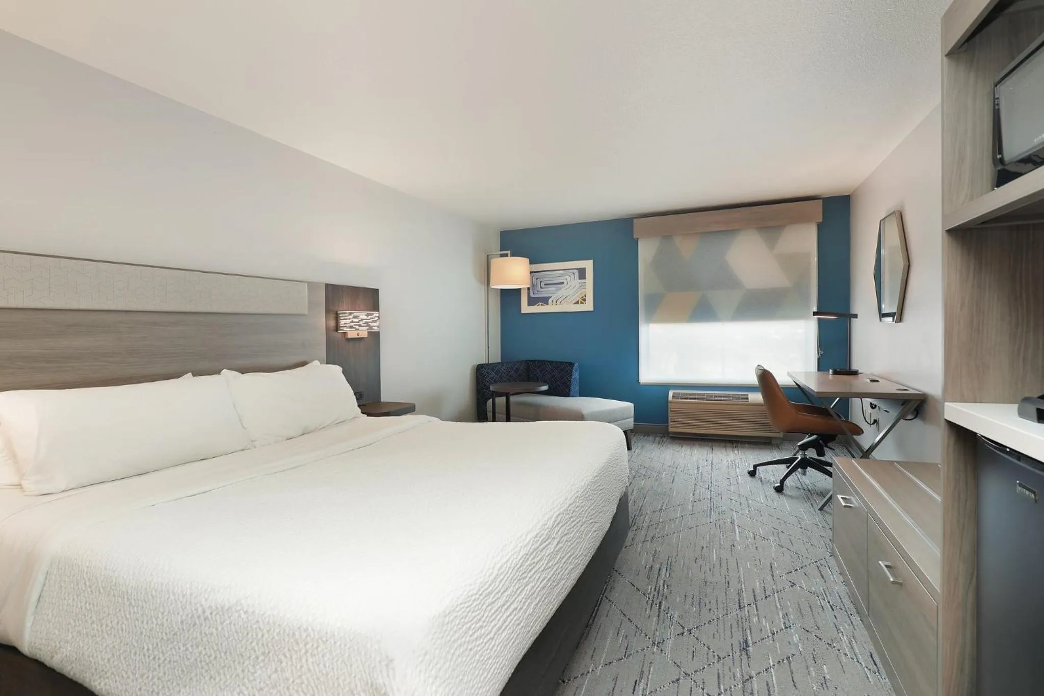 Photo of the whole room, Bed in Holiday Inn Express Hotel & Suites Milwaukee-New Berlin by IHG