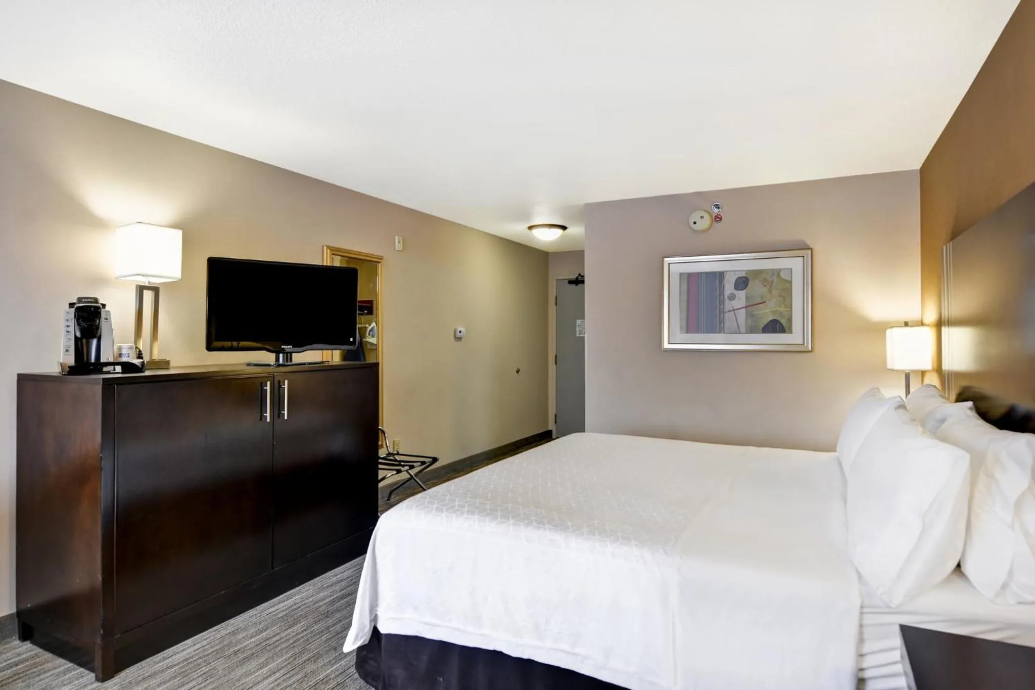 Photo of the whole room, Bed in Holiday Inn Express Hotel & Suites Milwaukee-New Berlin by IHG