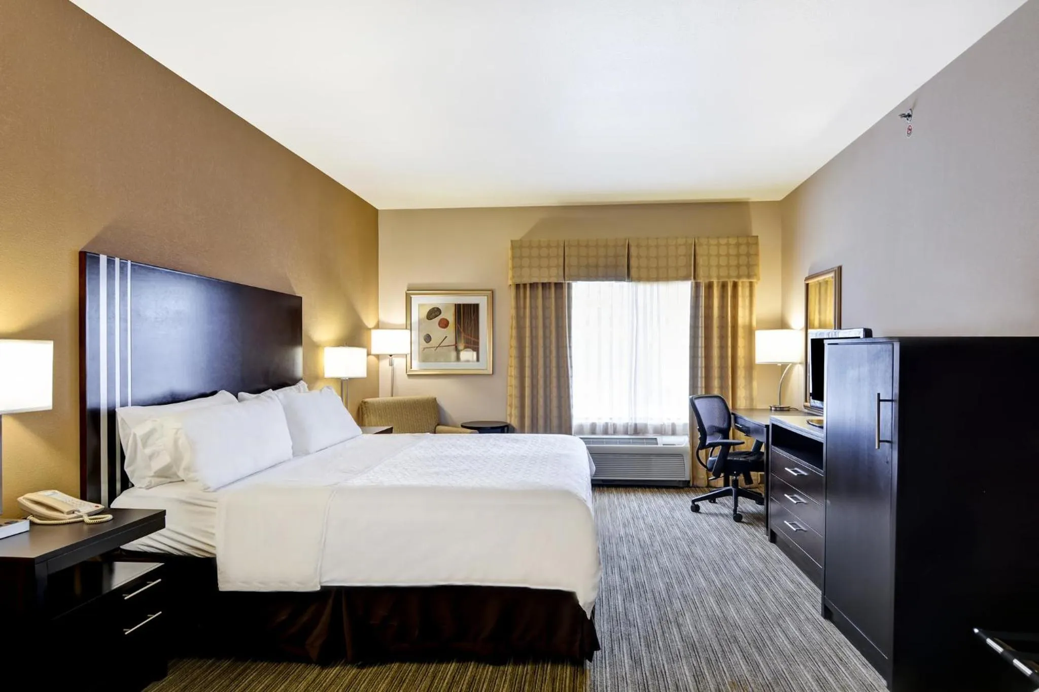 Bedroom, Bed in Holiday Inn Express Hotel & Suites Milwaukee-New Berlin by IHG