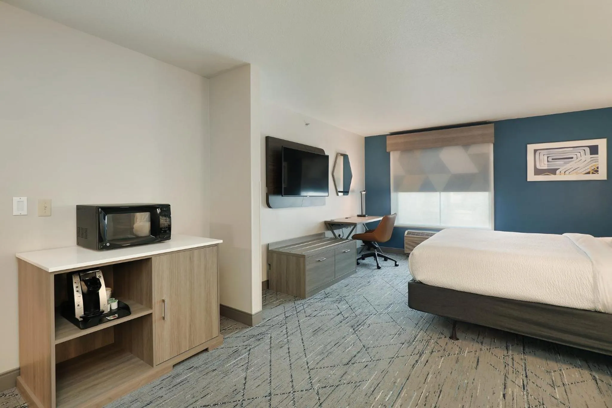 Bedroom, Bed in Holiday Inn Express Hotel & Suites Milwaukee-New Berlin by IHG