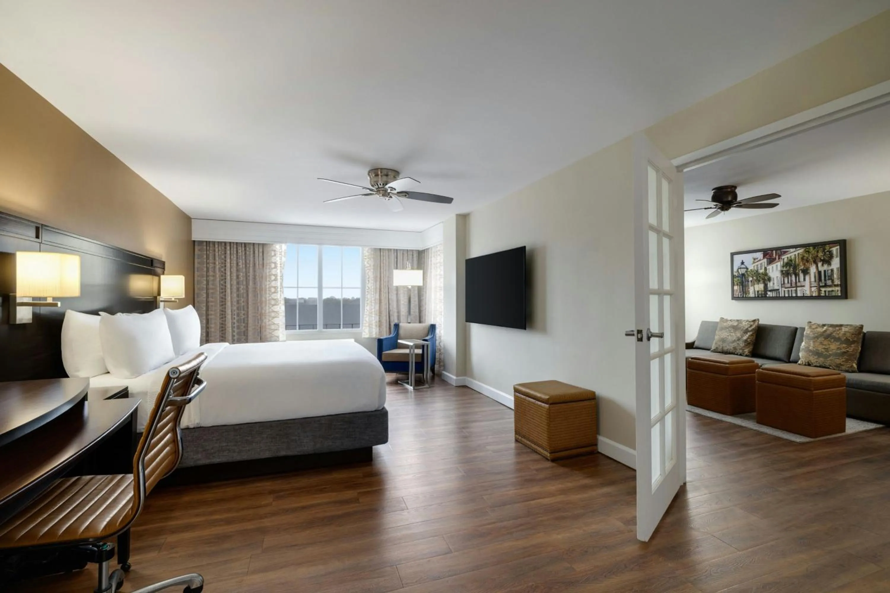 Bedroom, Bed in Courtyard by Marriott Charleston Historic District