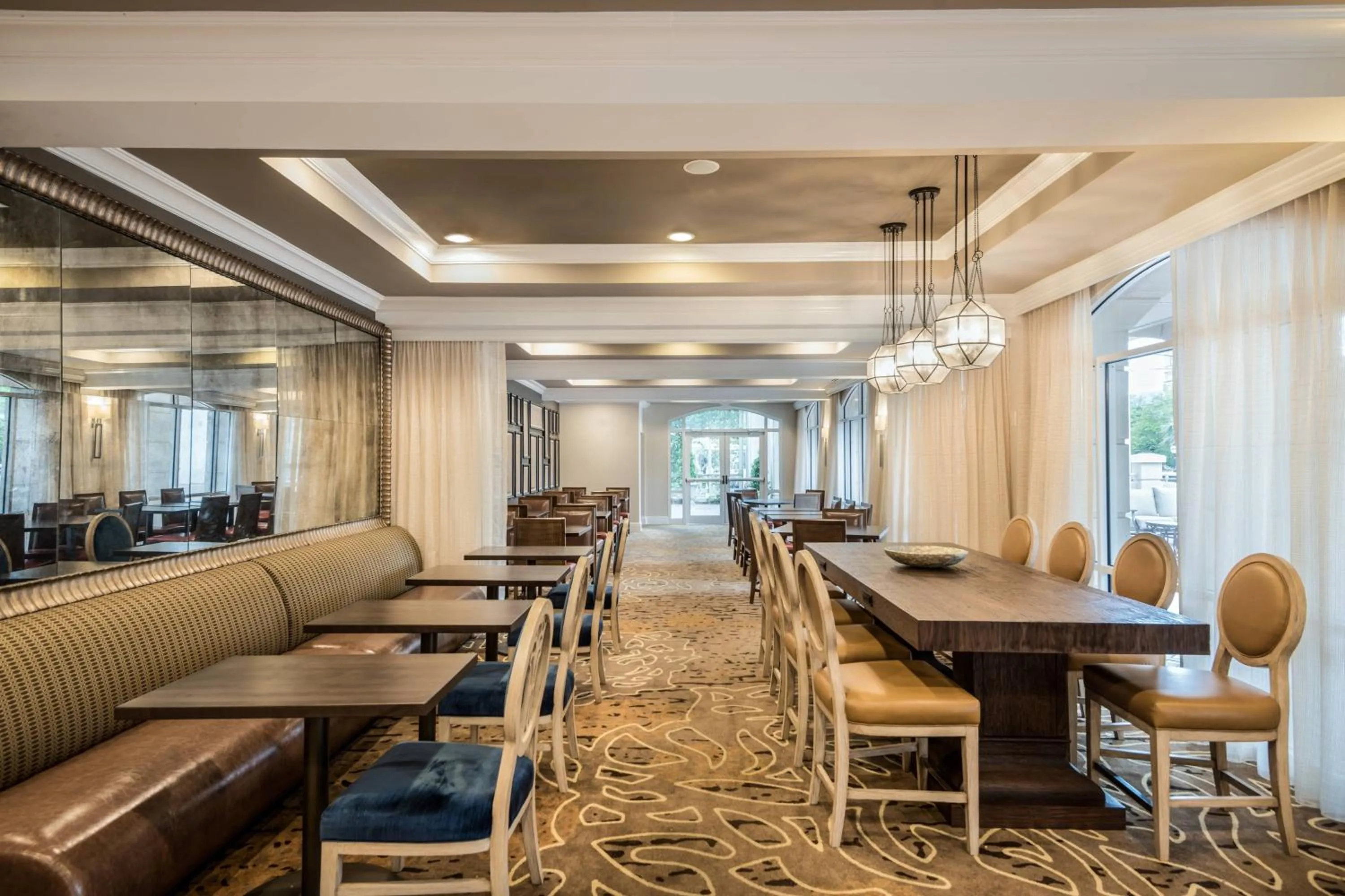 Restaurant/places to eat in Courtyard by Marriott Charleston Historic District