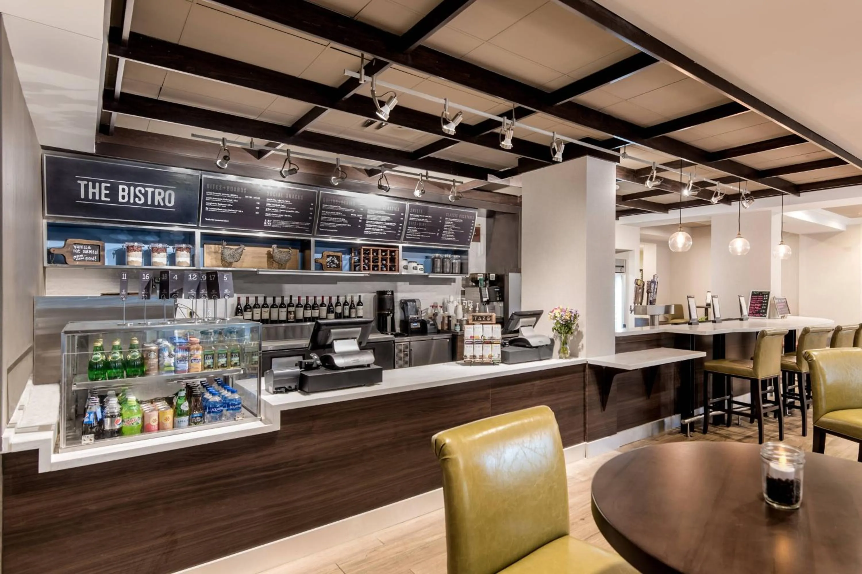 Restaurant/places to eat in Courtyard by Marriott Charleston Historic District