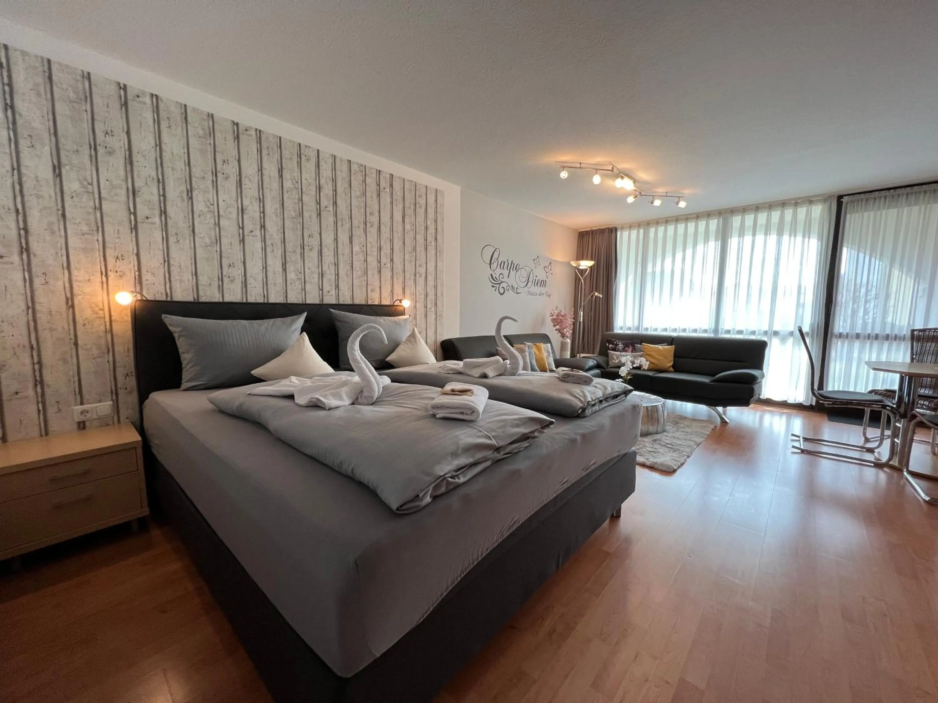 Photo of the whole room, Bed in Schloss Kirchham Appartement - & Wellnessanlage