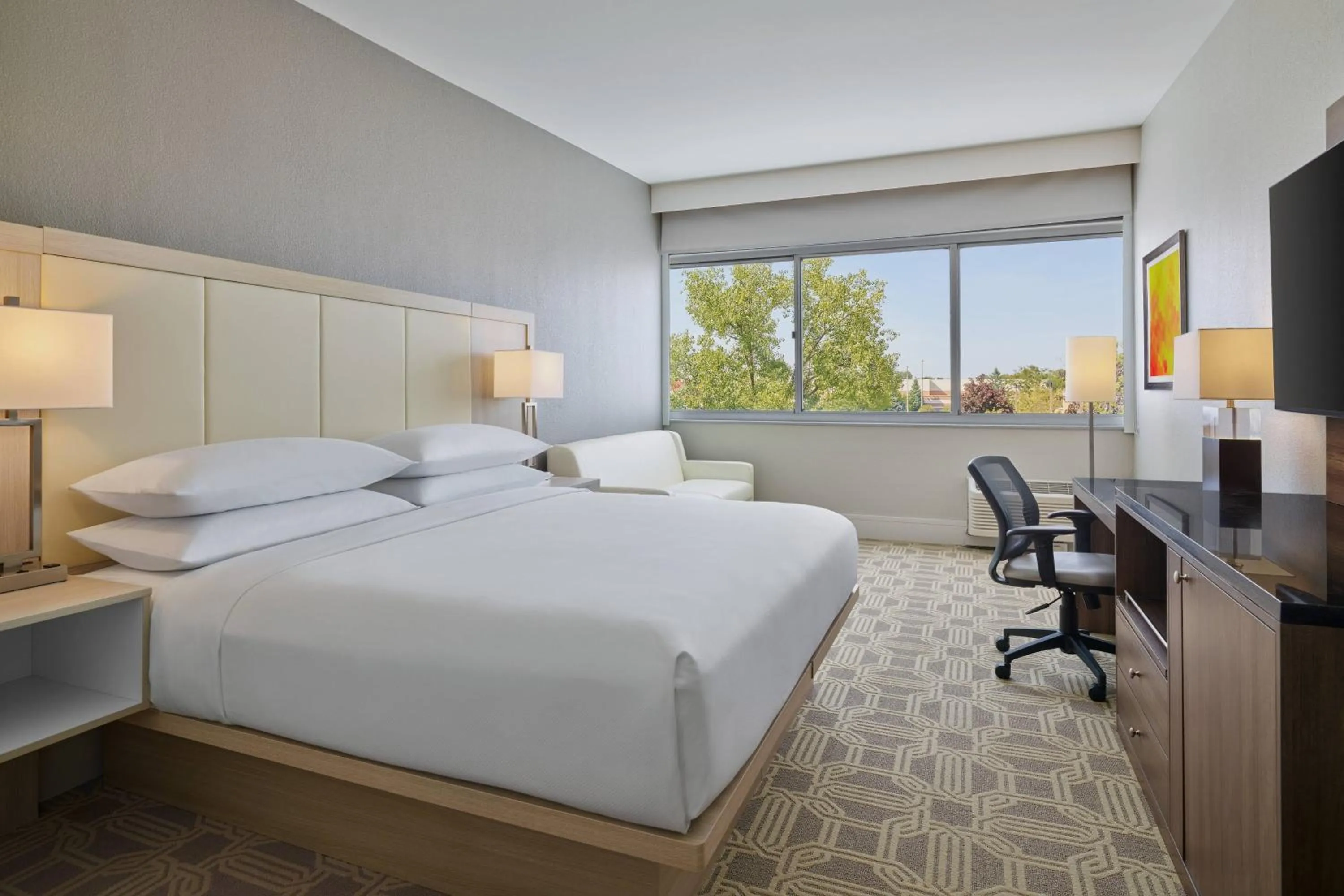 Photo of the whole room, Bed in Delta Hotels by Marriott Chicago Willowbrook