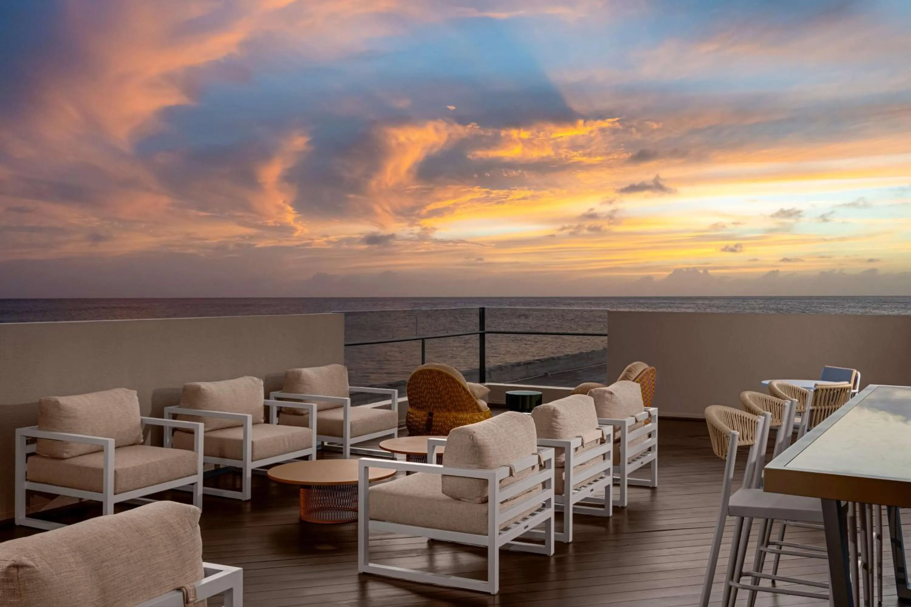 Lounge or bar in Hilton Aruba Caribbean Resort & Casino