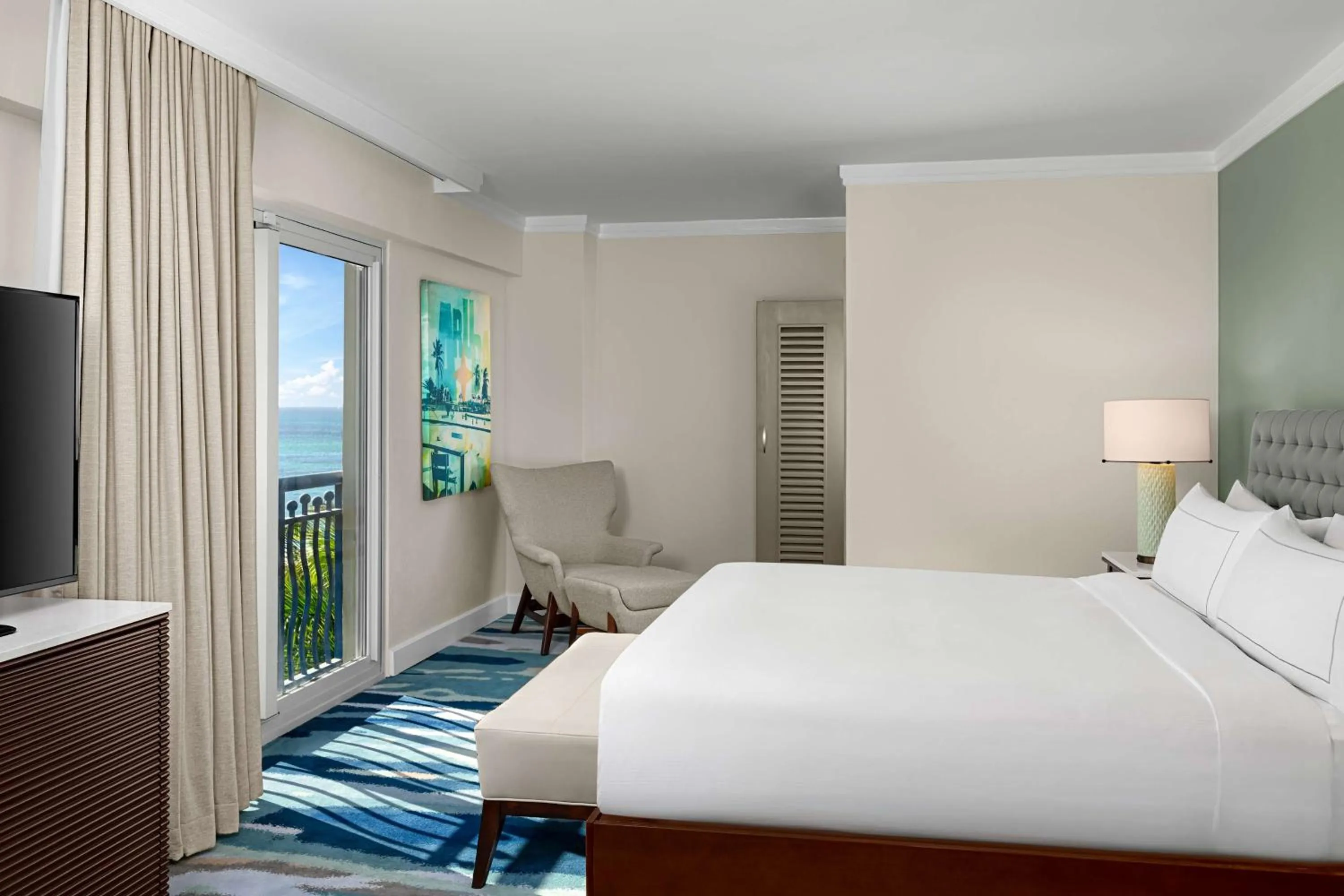 Bed in Hilton Aruba Caribbean Resort & Casino