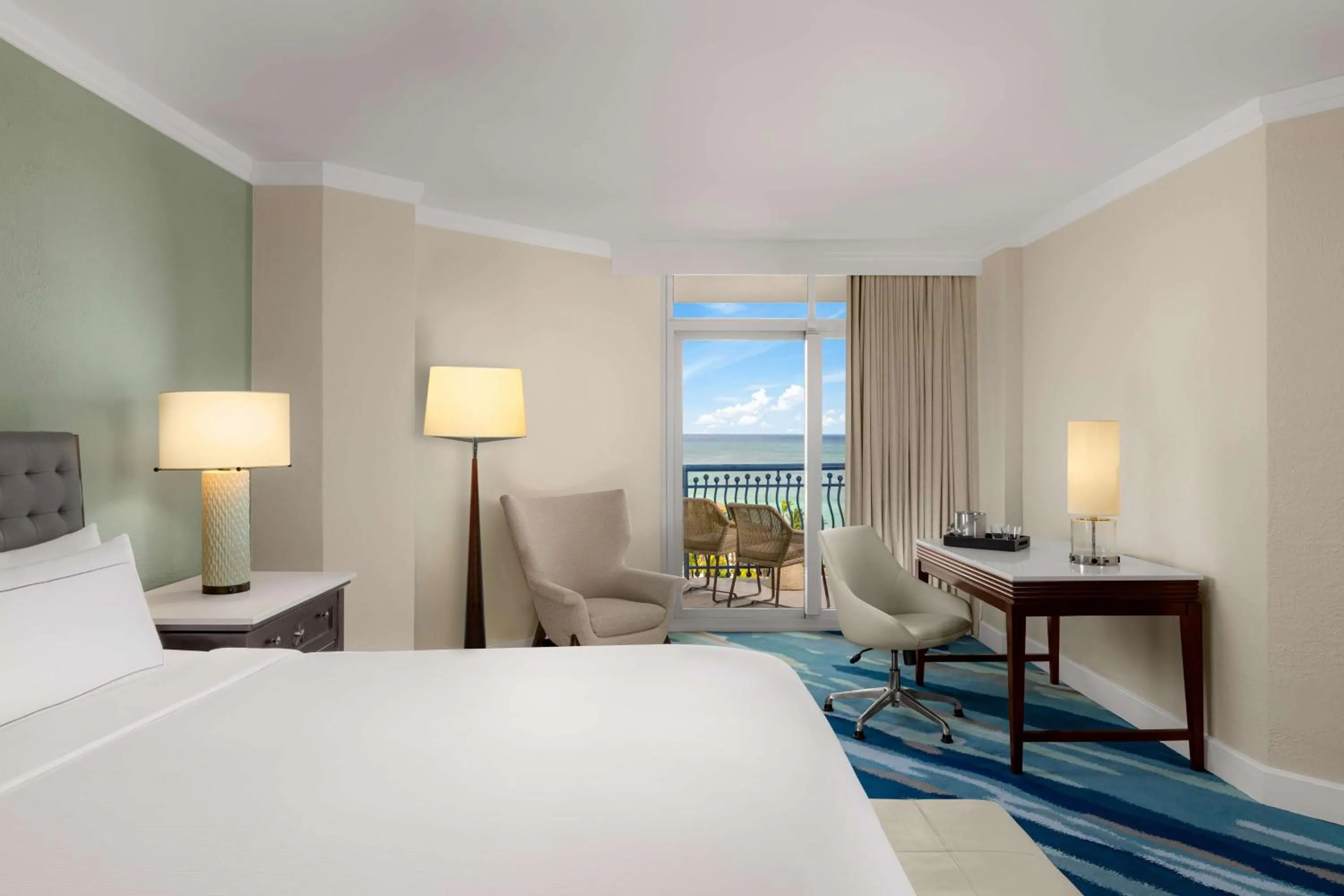 Bedroom, Bed in Hilton Aruba Caribbean Resort & Casino