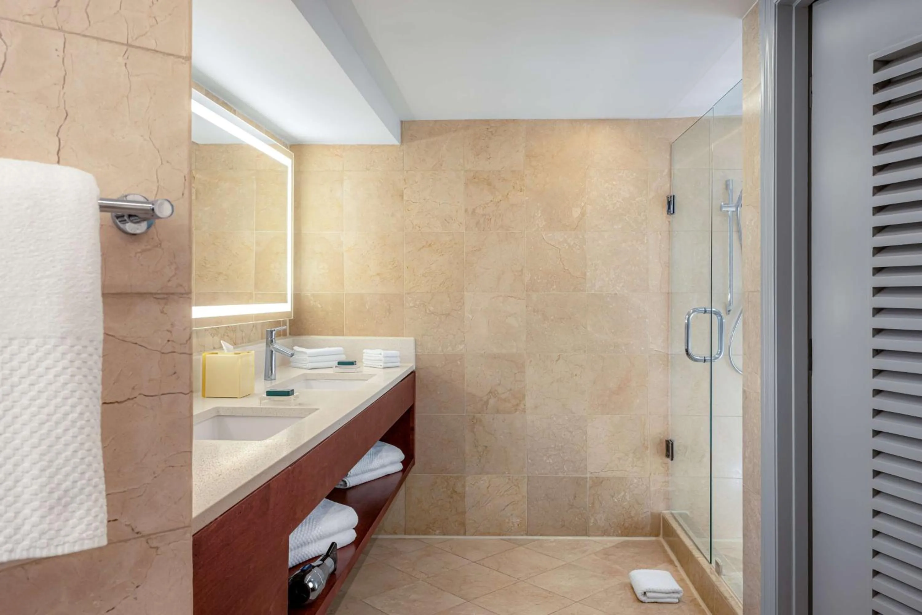 Bathroom in Hilton Aruba Caribbean Resort & Casino