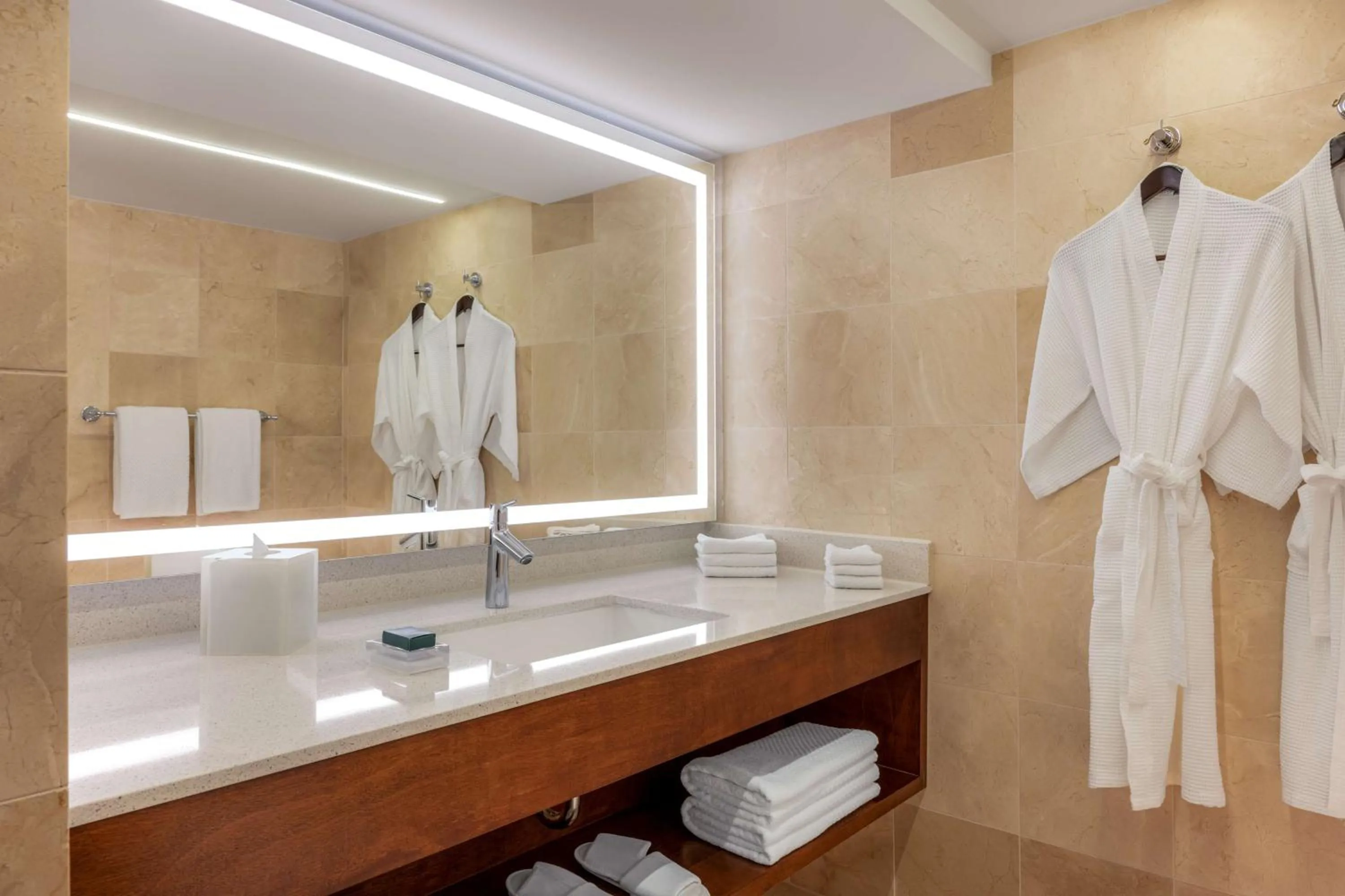 Bed in Hilton Aruba Caribbean Resort & Casino