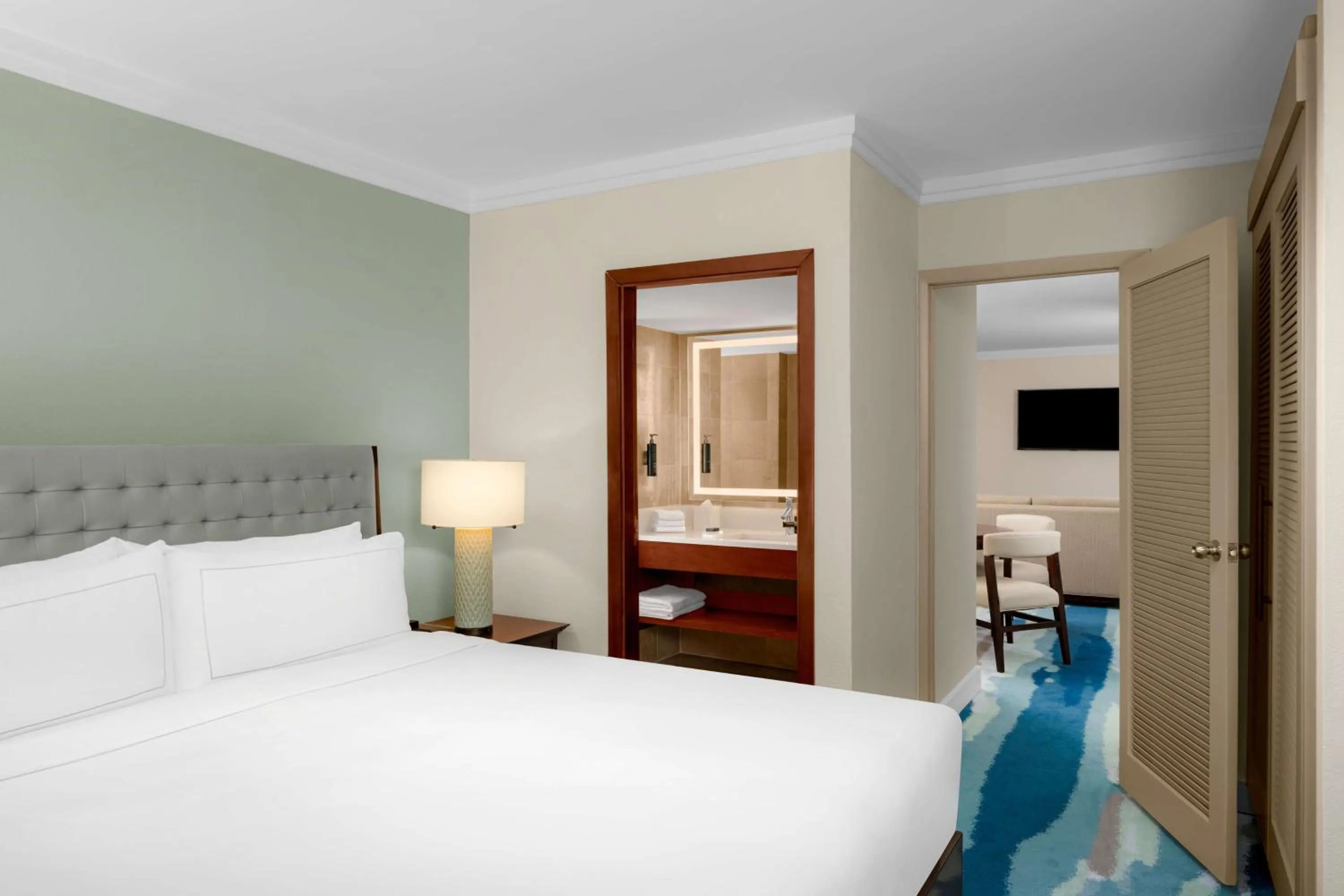 Bed in Hilton Aruba Caribbean Resort & Casino