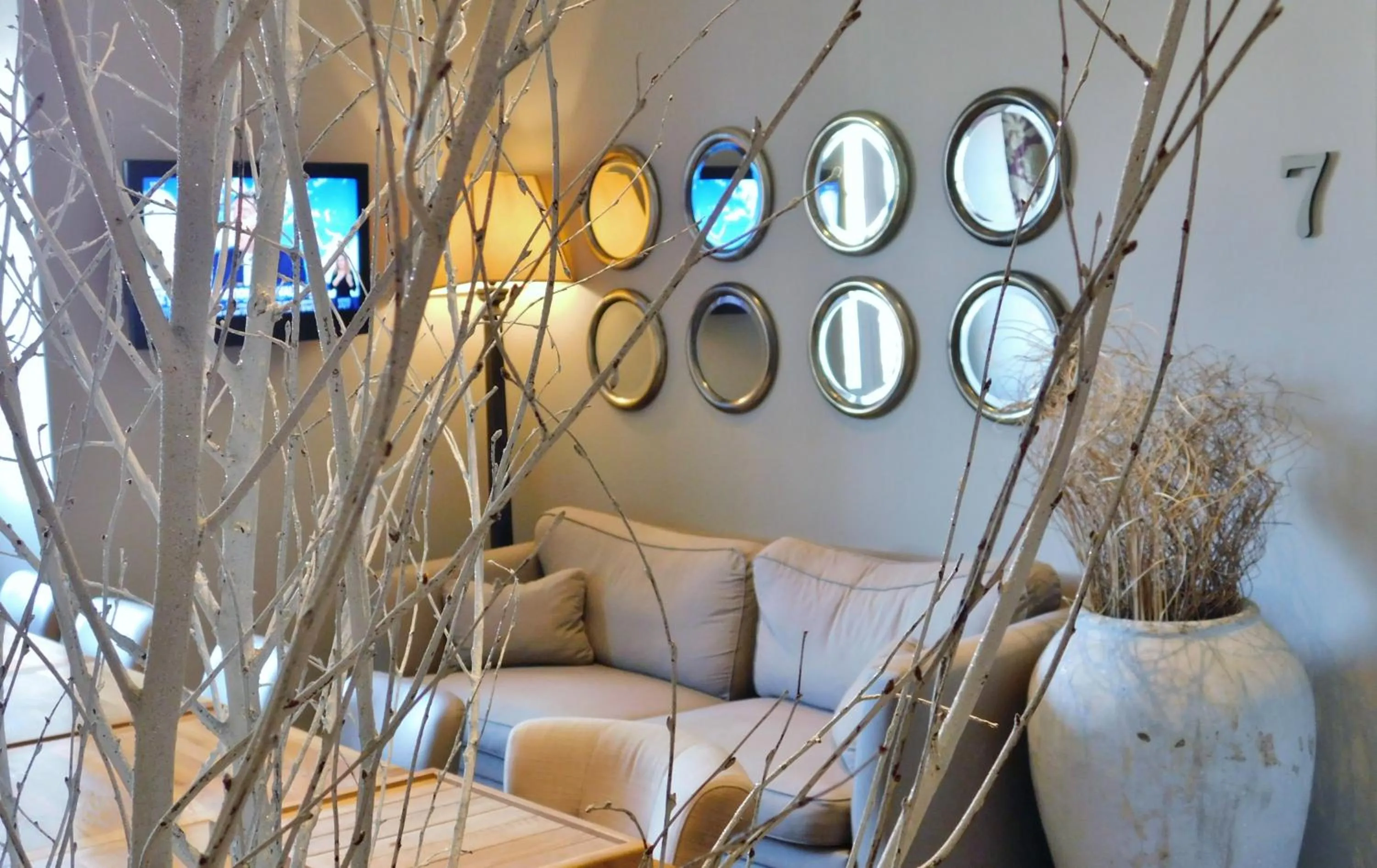 Restaurant/places to eat in Hotel De La Mer