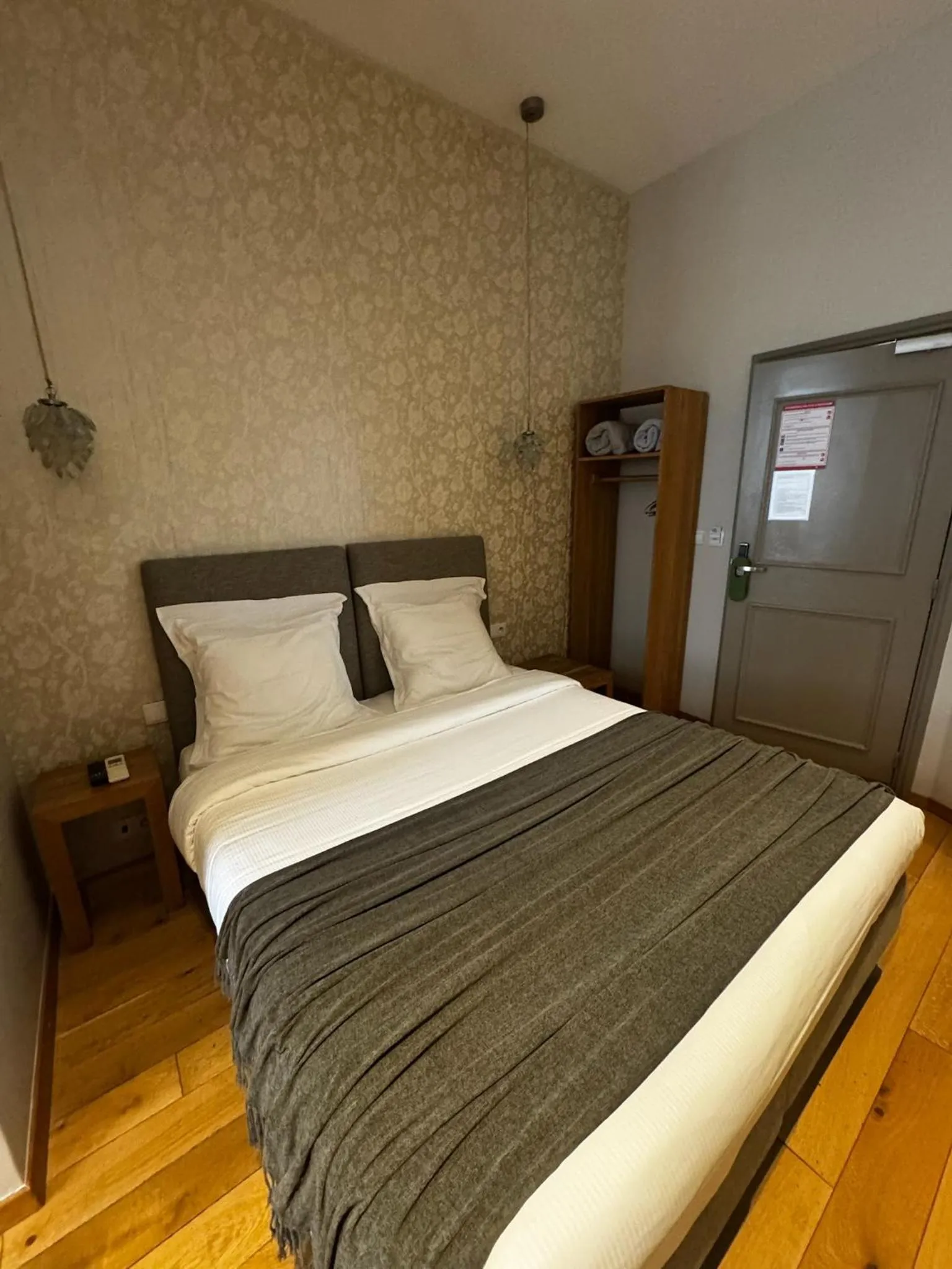 Bedroom, Bed in Hotel De La Mer