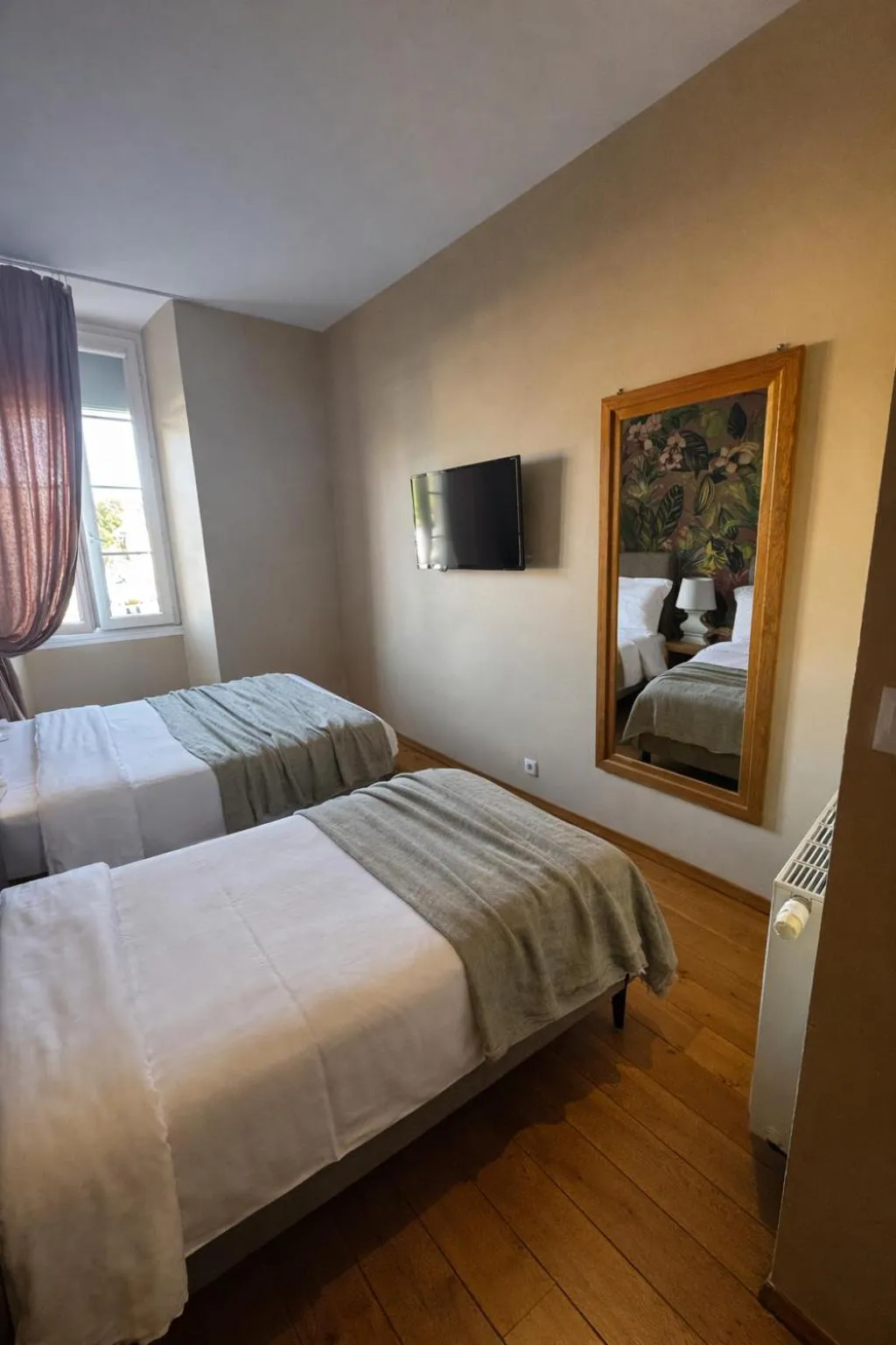 Bedroom, Bed in Hotel De La Mer