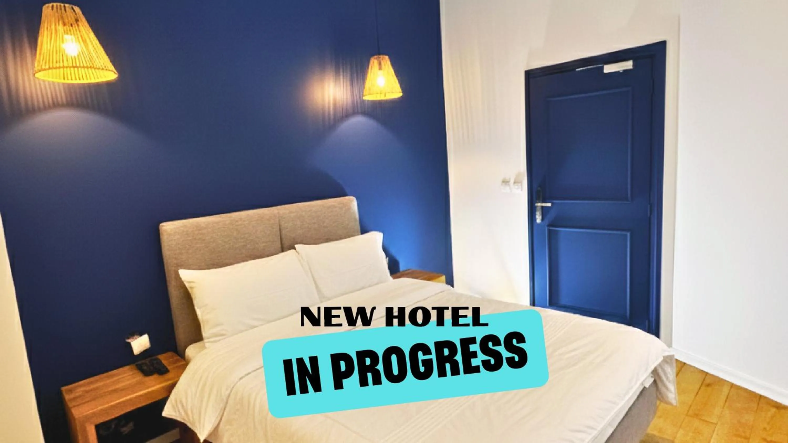 Property building, Bed in Hotel De La Mer