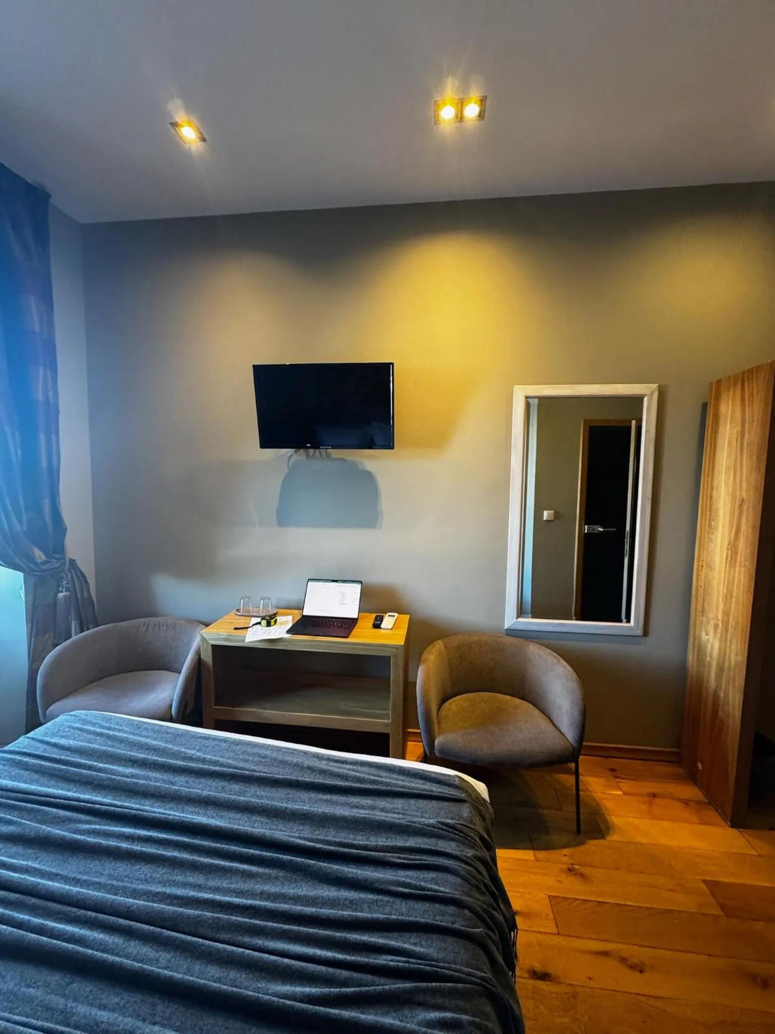 Bedroom, Bed in Hotel De La Mer