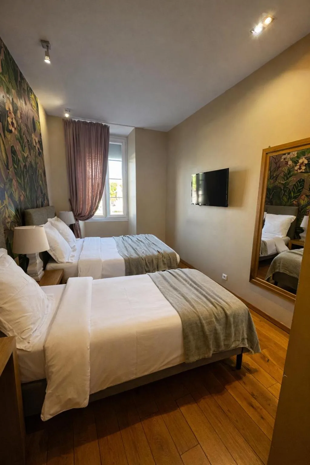 Bedroom, Bed in Hotel De La Mer