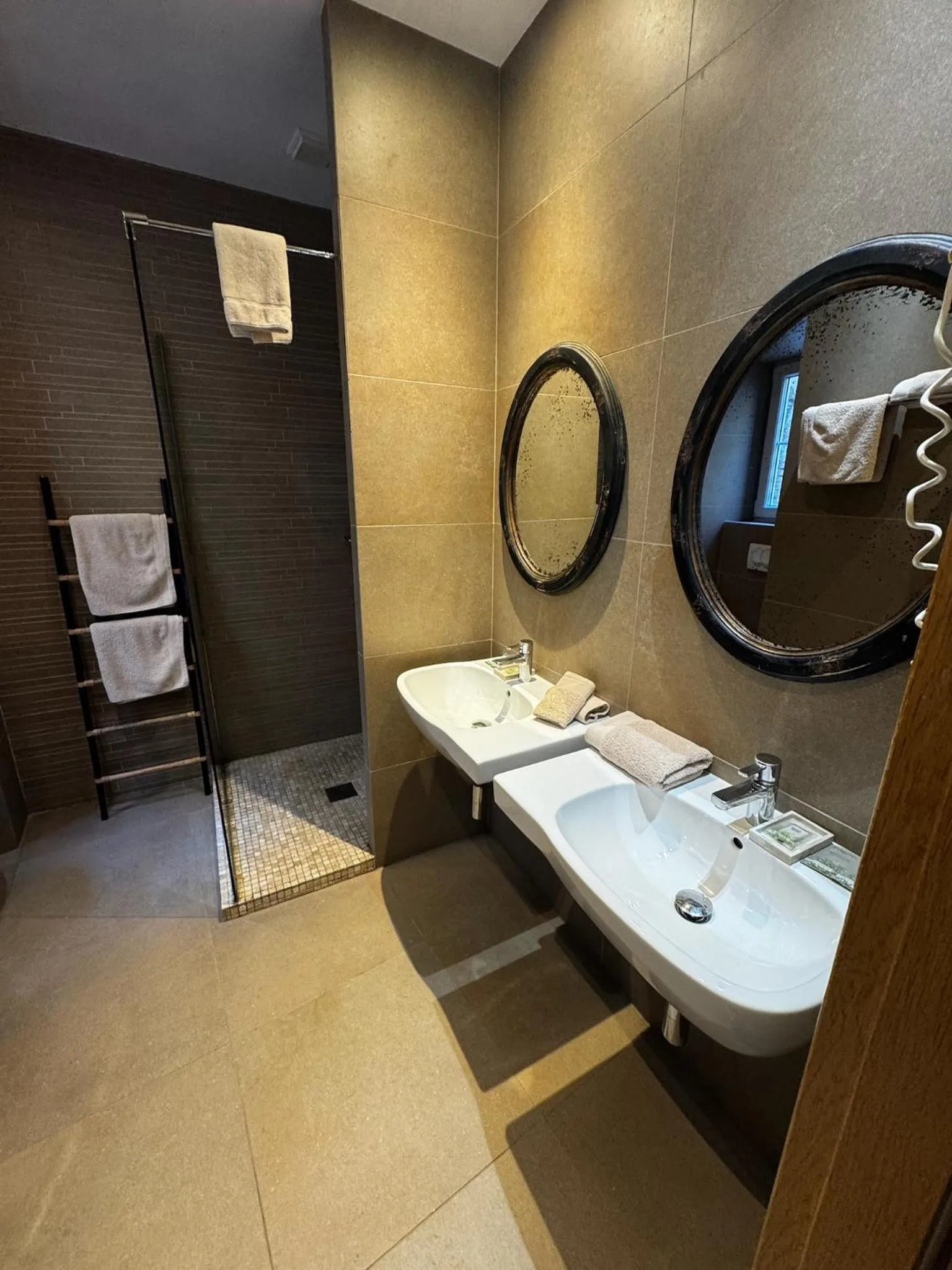 Bathroom in Hotel De La Mer