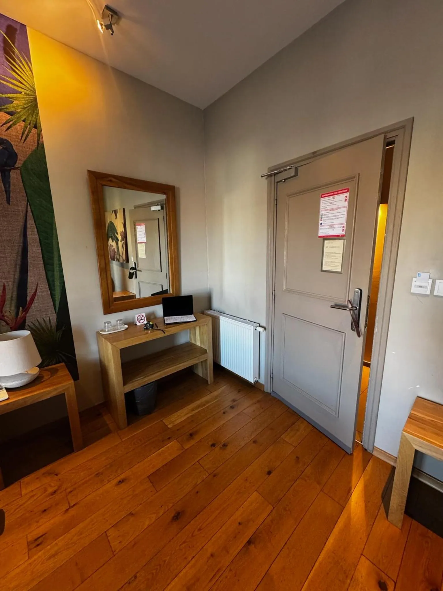 Bedroom in Hotel De La Mer