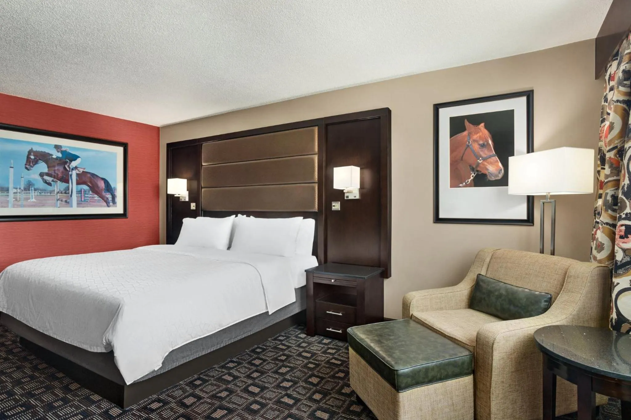 Photo of the whole room, Bed in Holiday Inn Louisville East - Hurstbourne by IHG