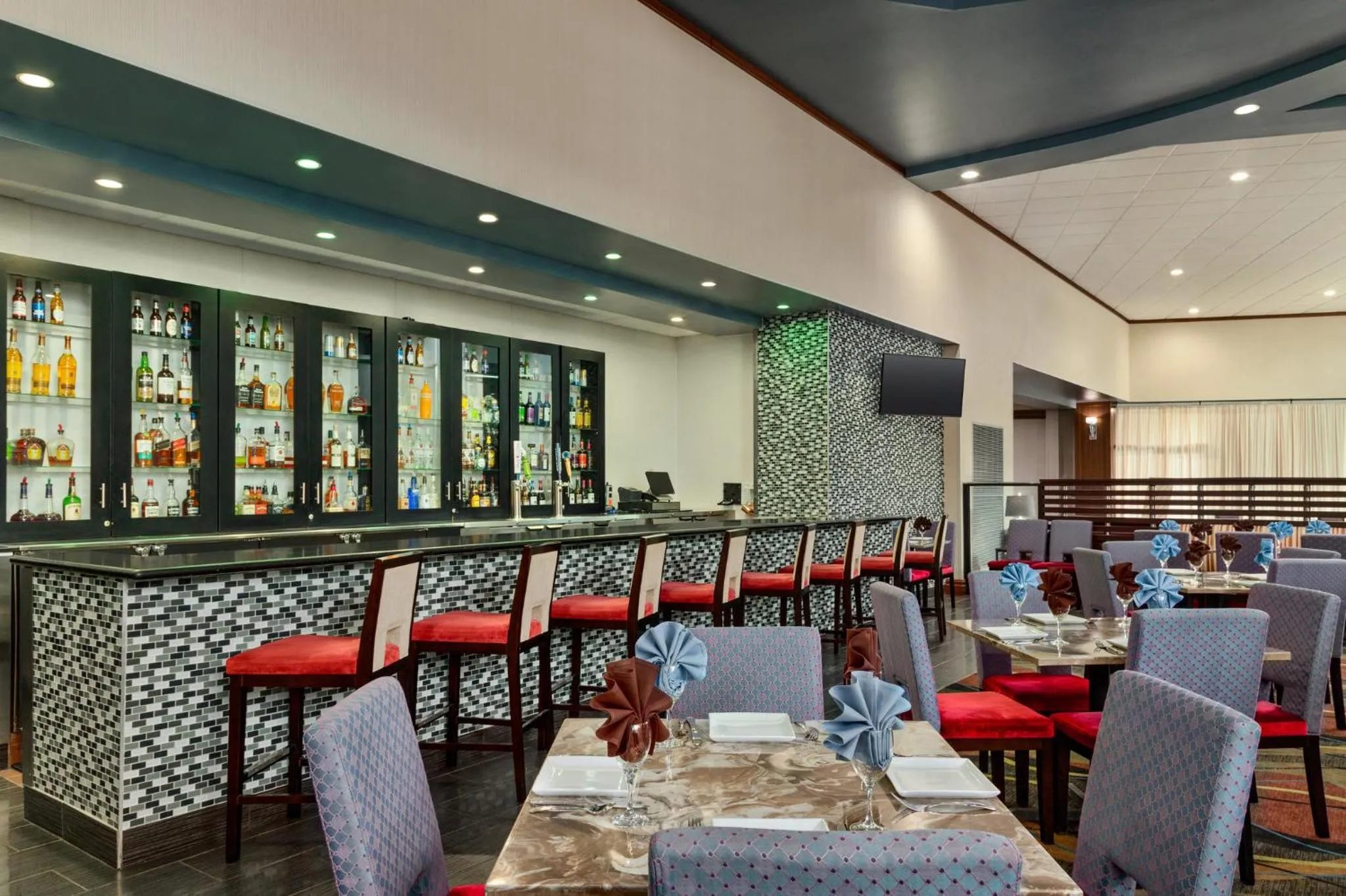 Lounge or bar in Holiday Inn Louisville East - Hurstbourne by IHG
