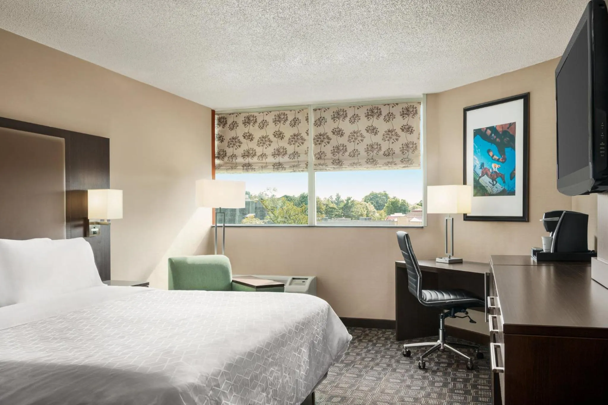 Photo of the whole room, Bed in Holiday Inn Louisville East - Hurstbourne by IHG