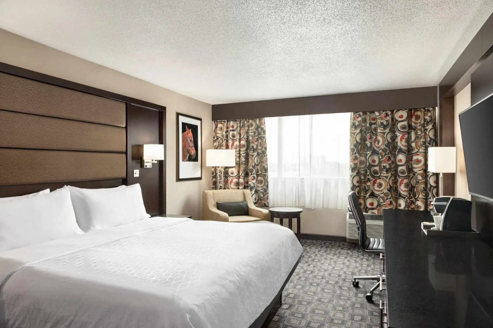Photo of the whole room, Bed in Holiday Inn Louisville East - Hurstbourne by IHG