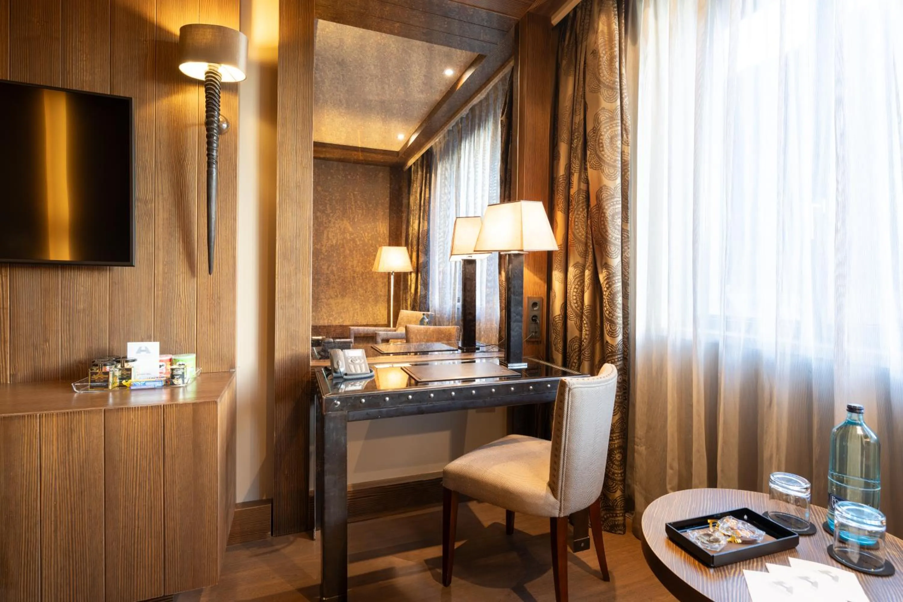 Photo of the whole room in Hotel Val de Neu G.L.