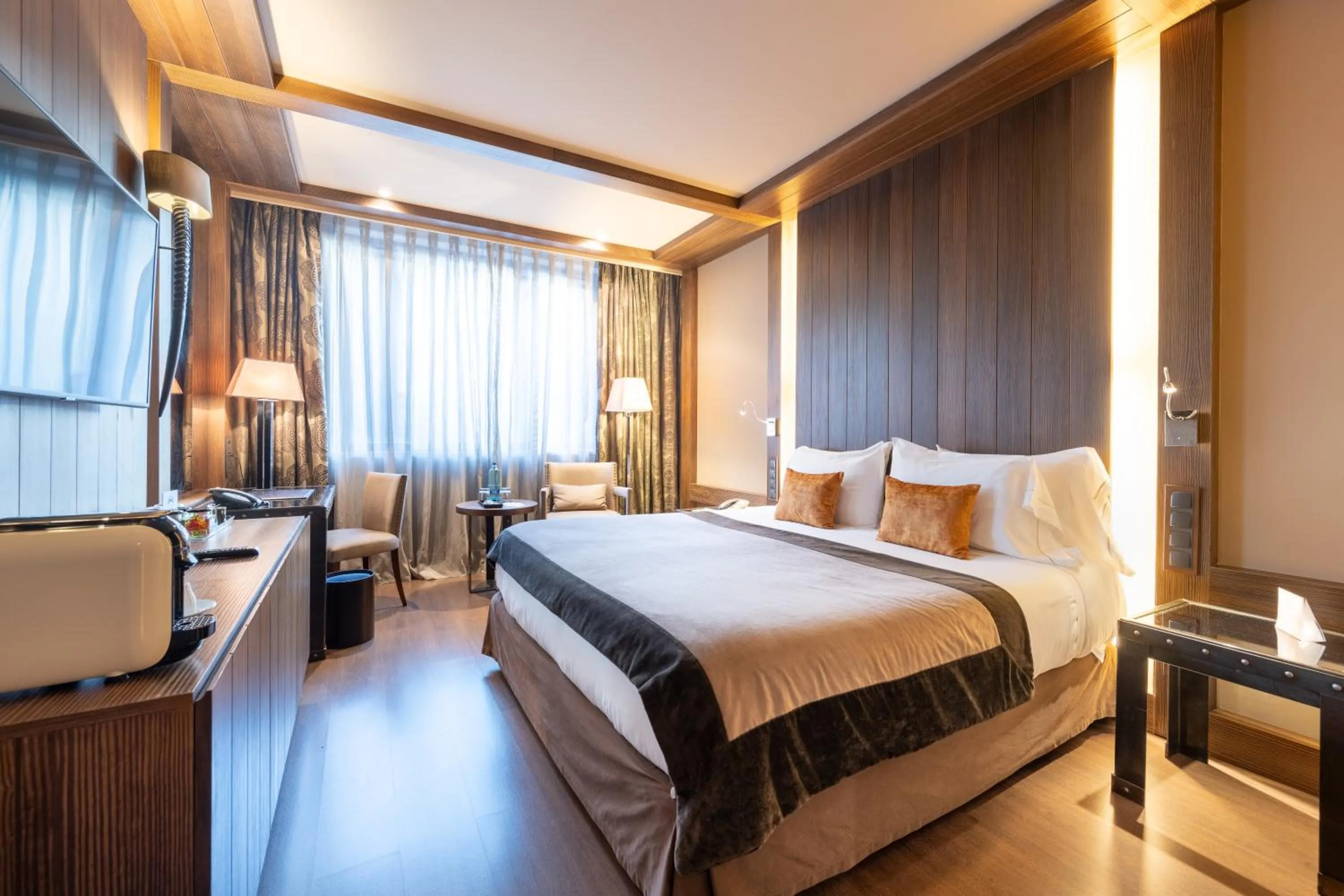 Bed in Hotel Val de Neu G.L.