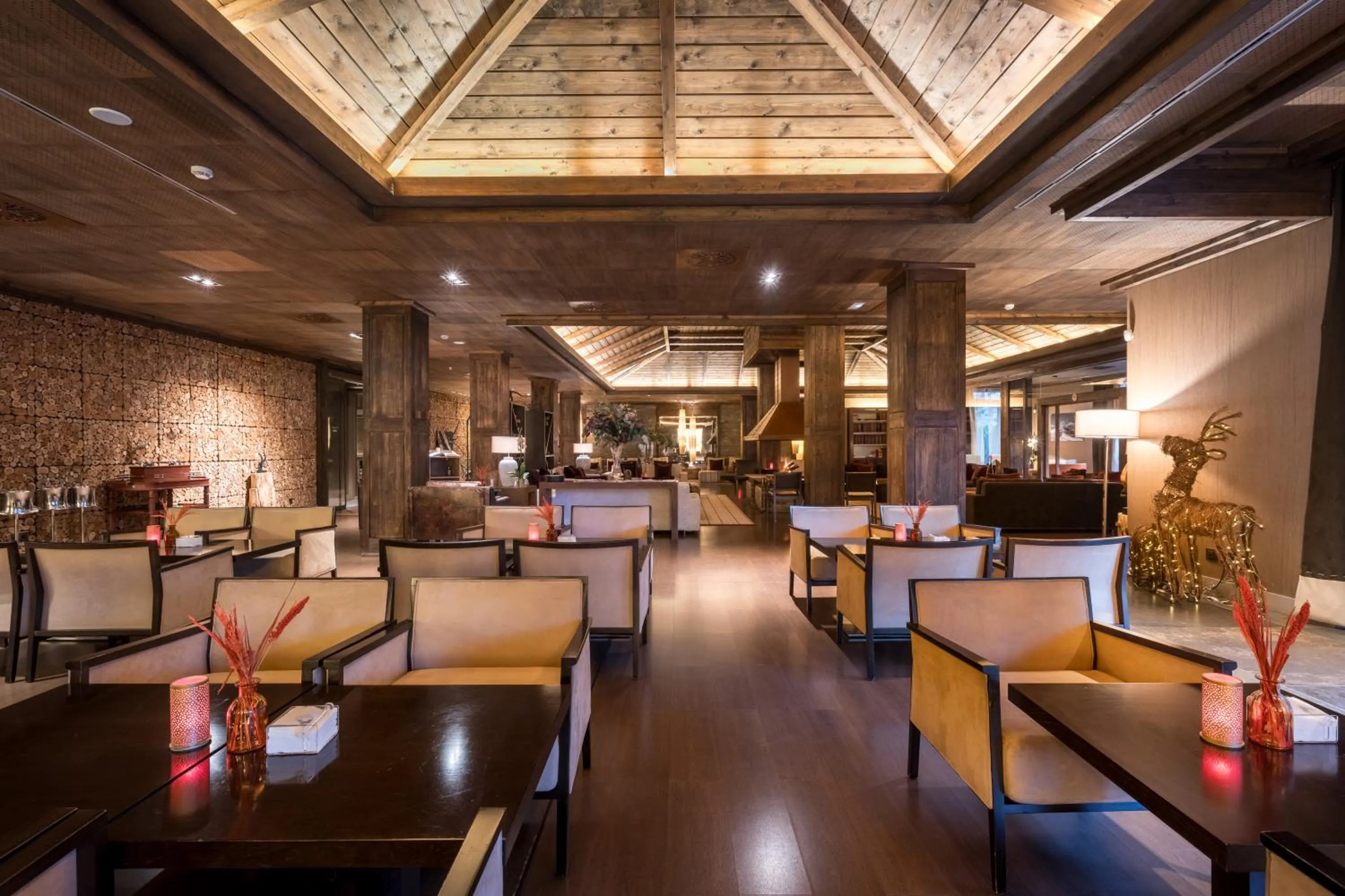 Restaurant/places to eat in Hotel Val de Neu G.L.