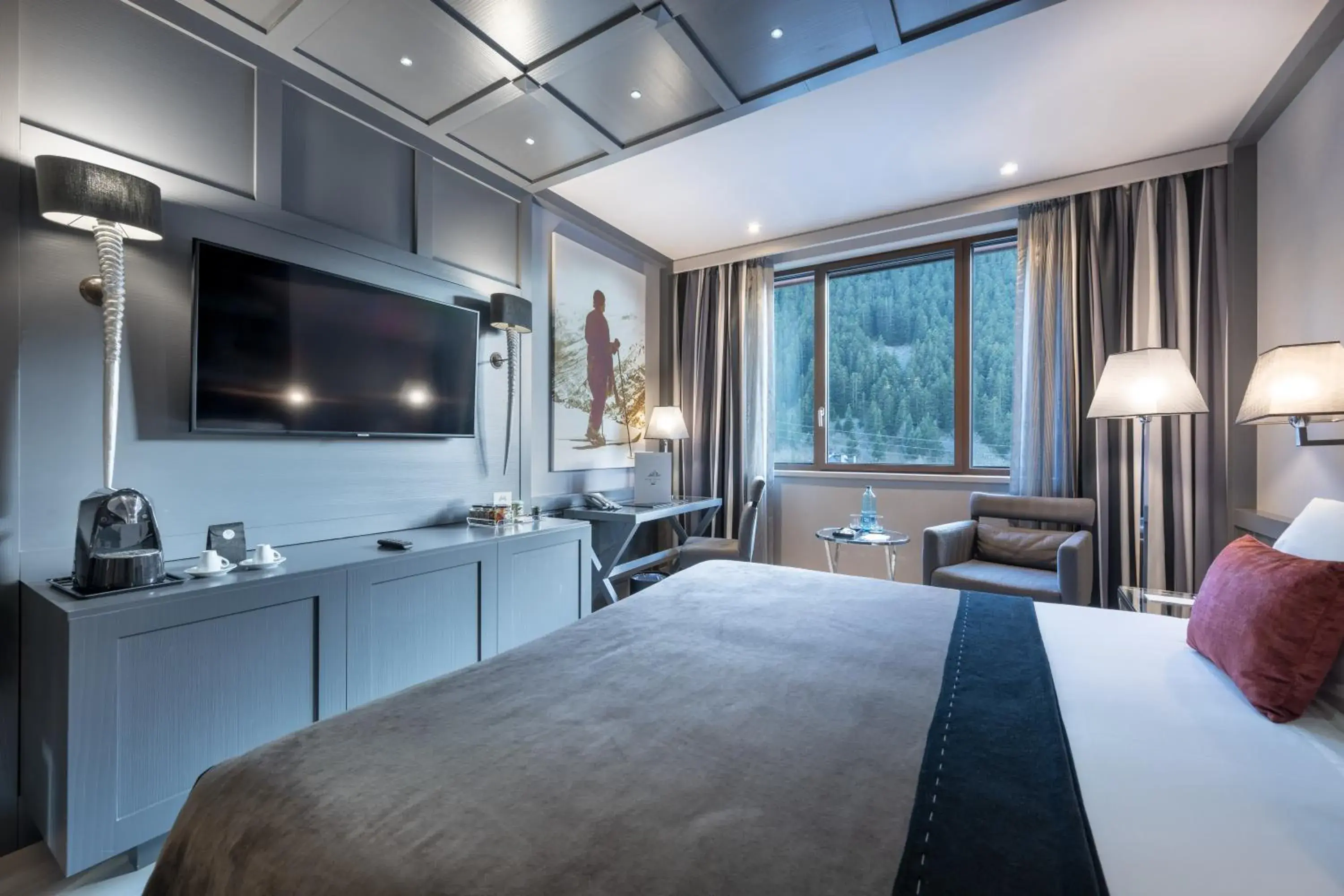 Classic (2 adults + 1 child) in Hotel Val de Neu G.L. Classic (2 adults + 1 child) in Hotel Val de Neu G.L.