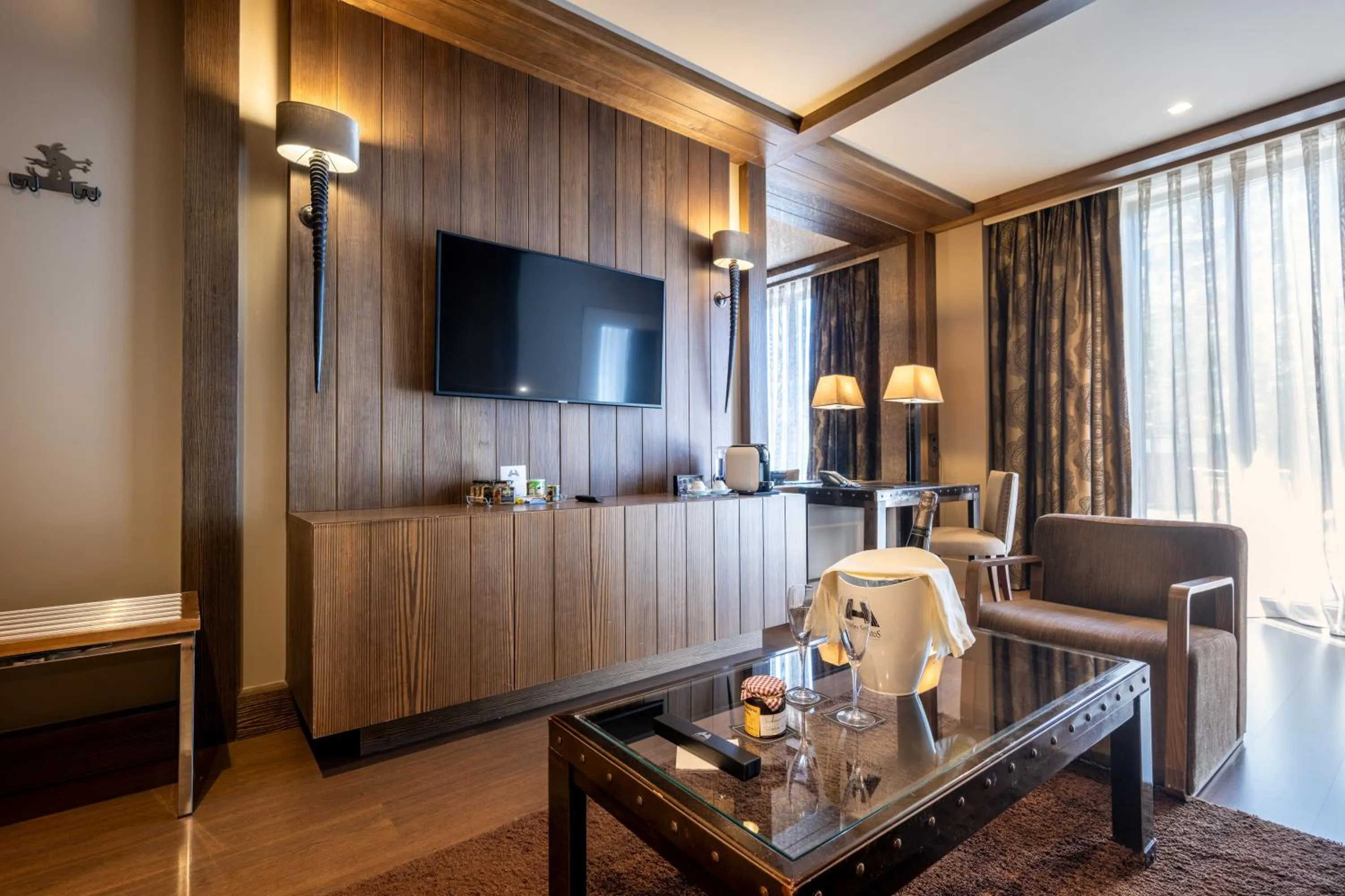 TV and multimedia in Hotel Val de Neu G.L.