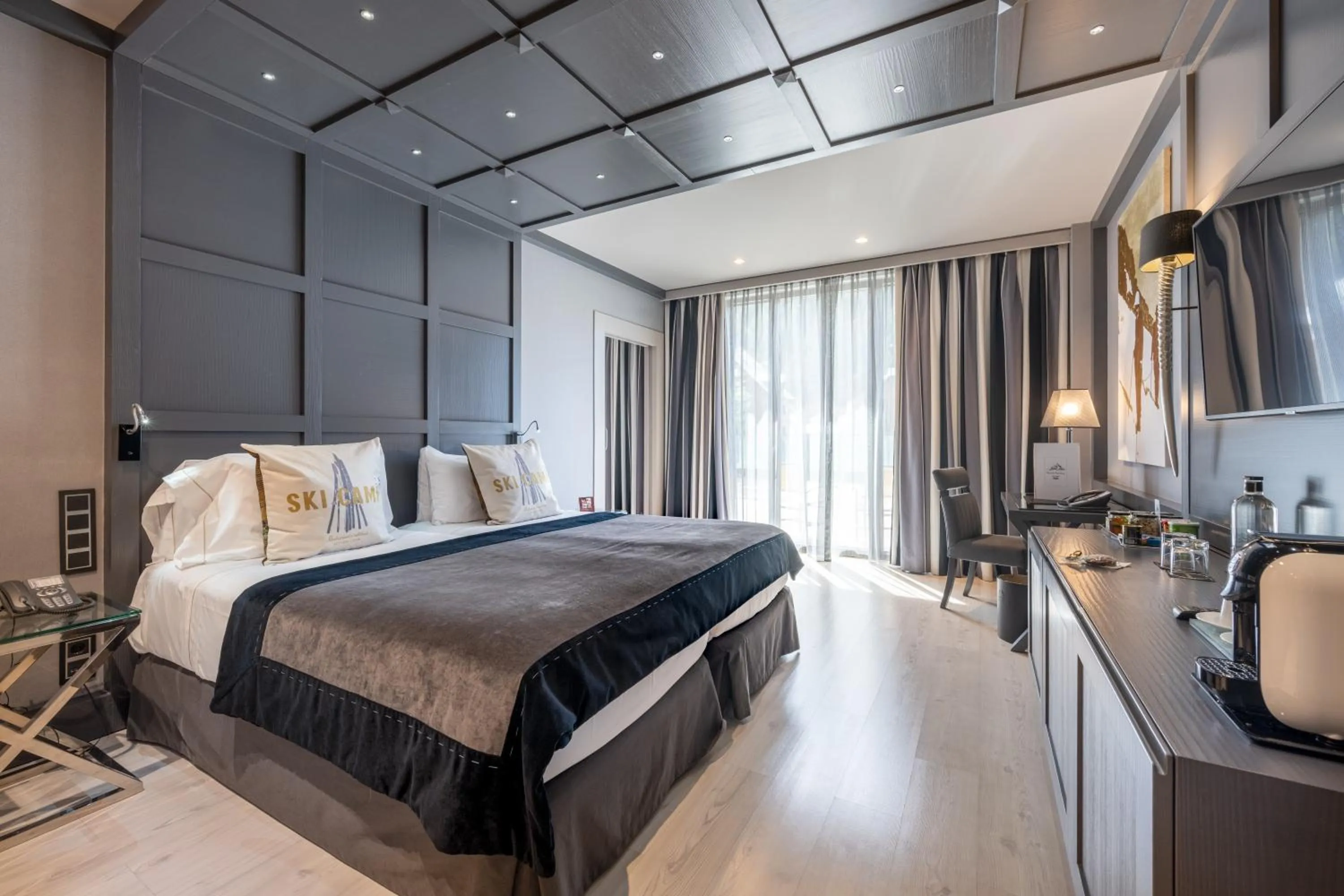 Bed in Hotel Val de Neu G.L.