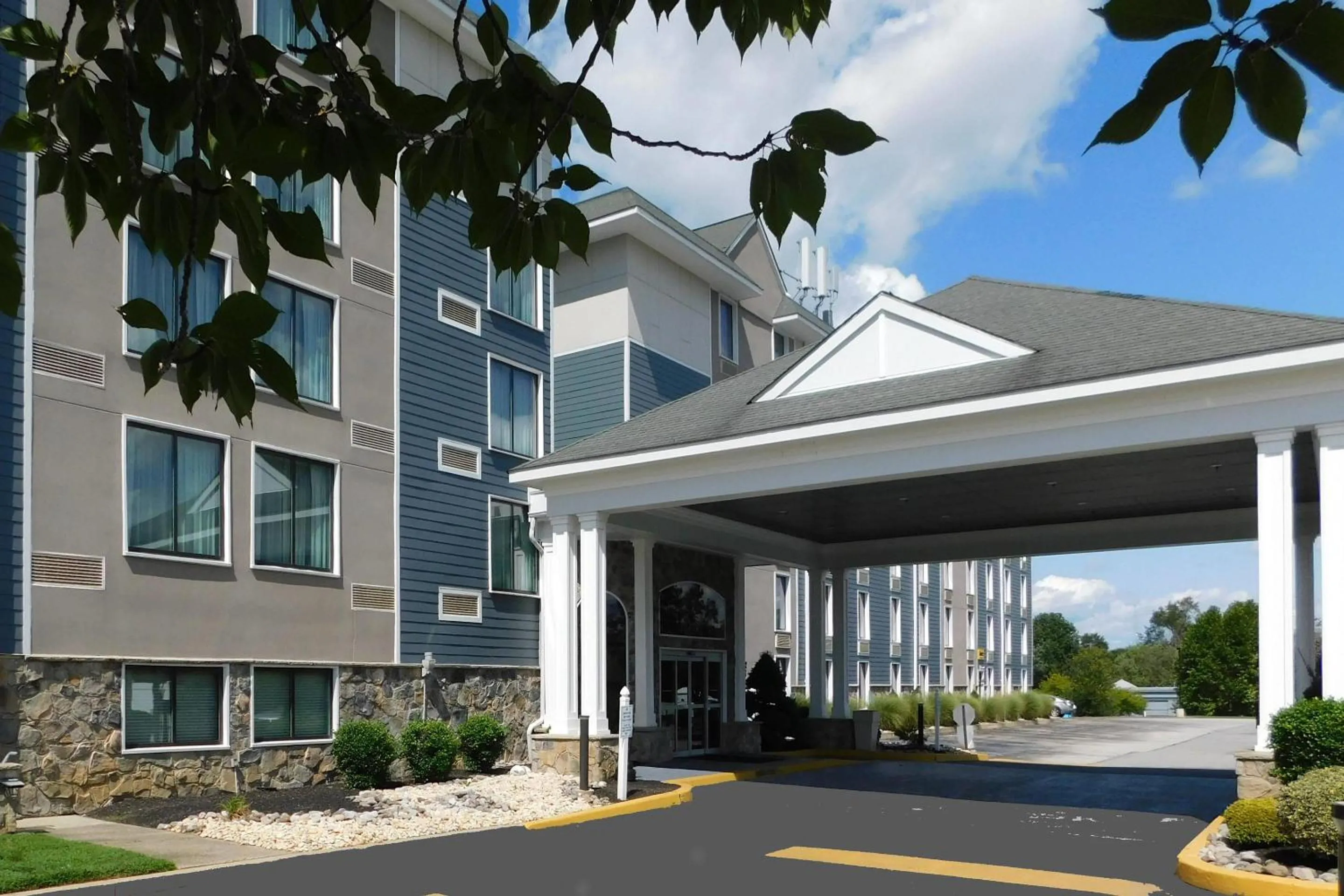 Property building in Comfort Inn & Suites Glen Mills - West Chester