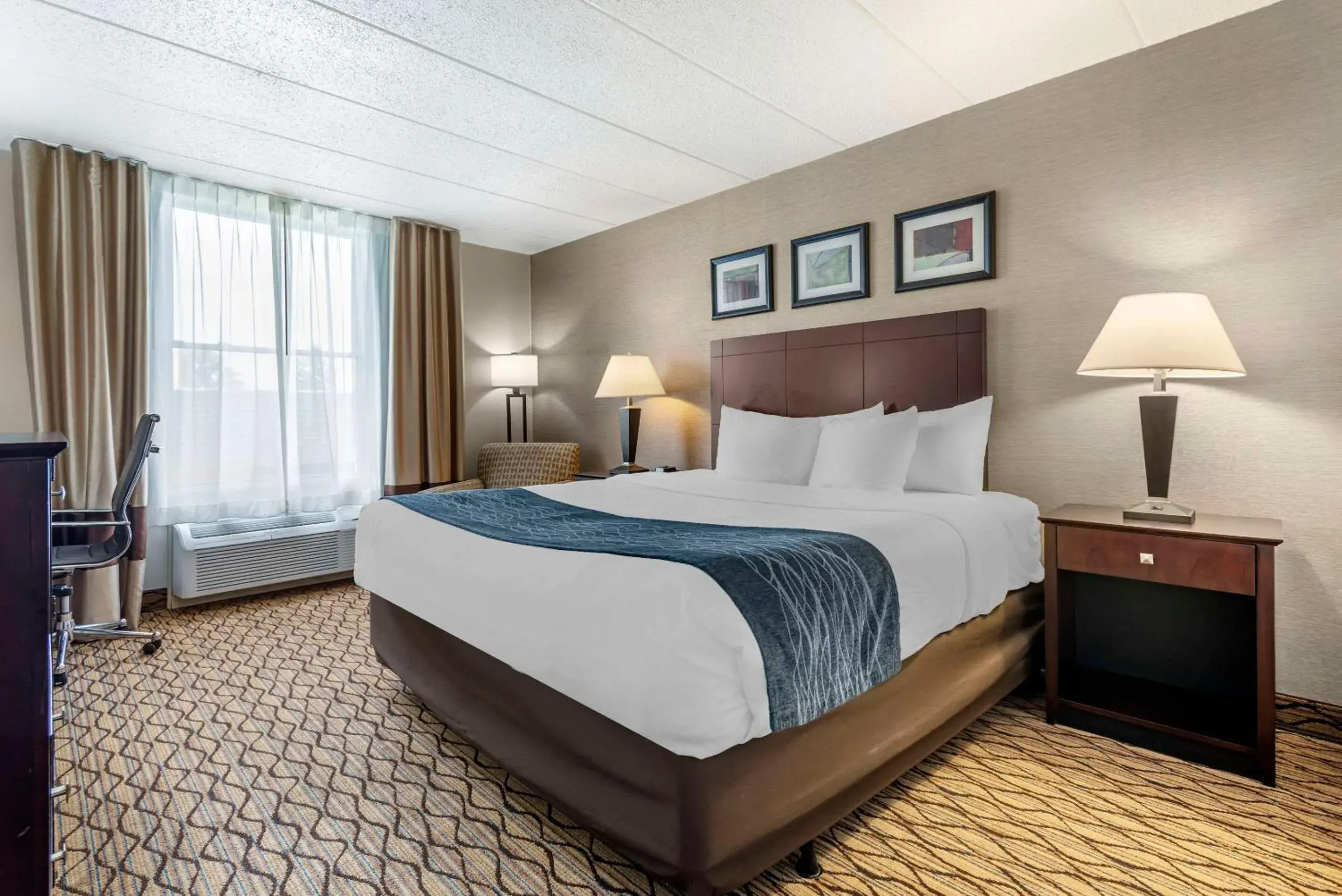 King Room - Non-Smoking in Comfort Inn & Suites Glen Mills - West Chester King Room - Non-Smoking in Comfort Inn & Suites Glen Mills - West Chester