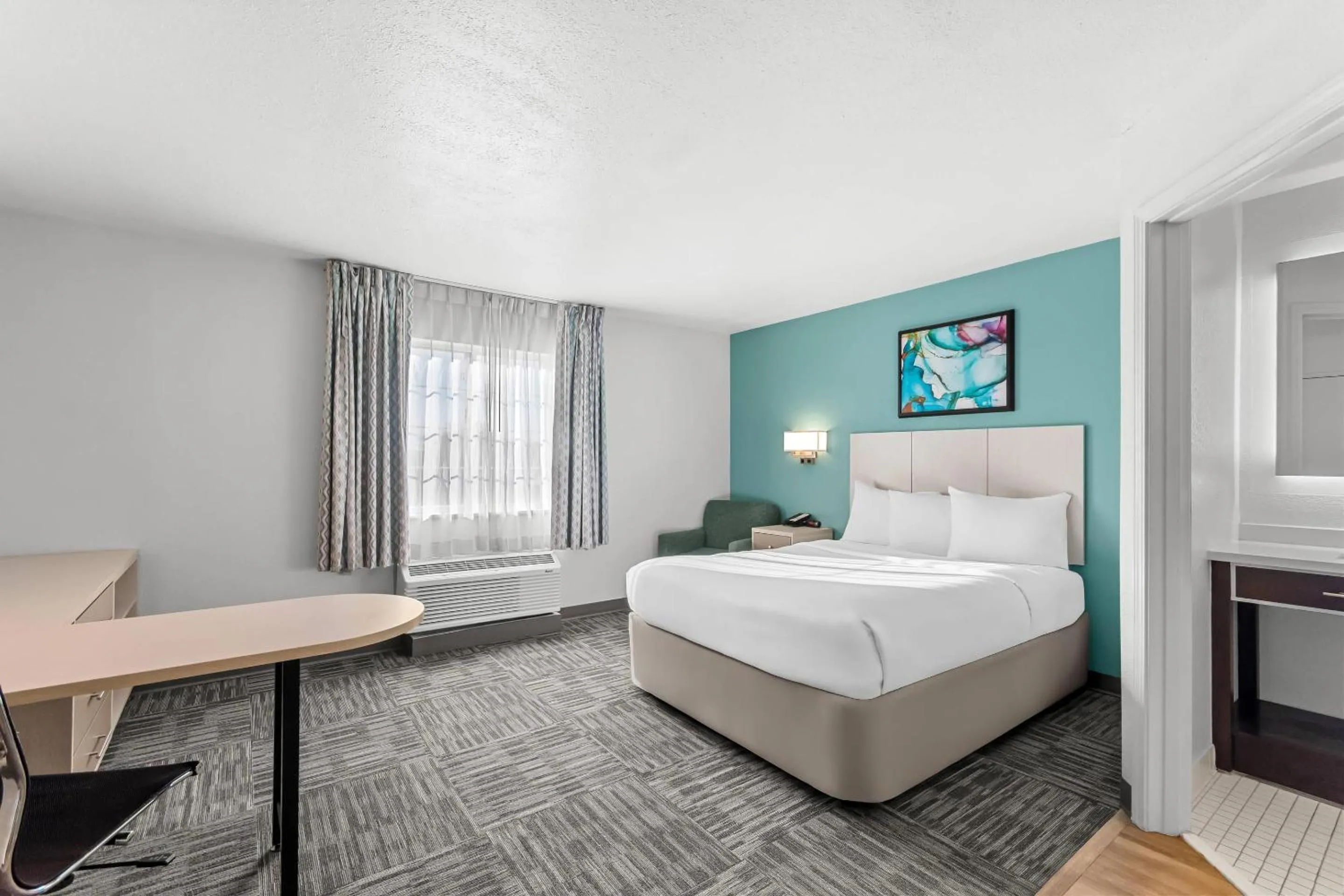 Bedroom, Bed in MainStay Suites Louisville Jeffersontown