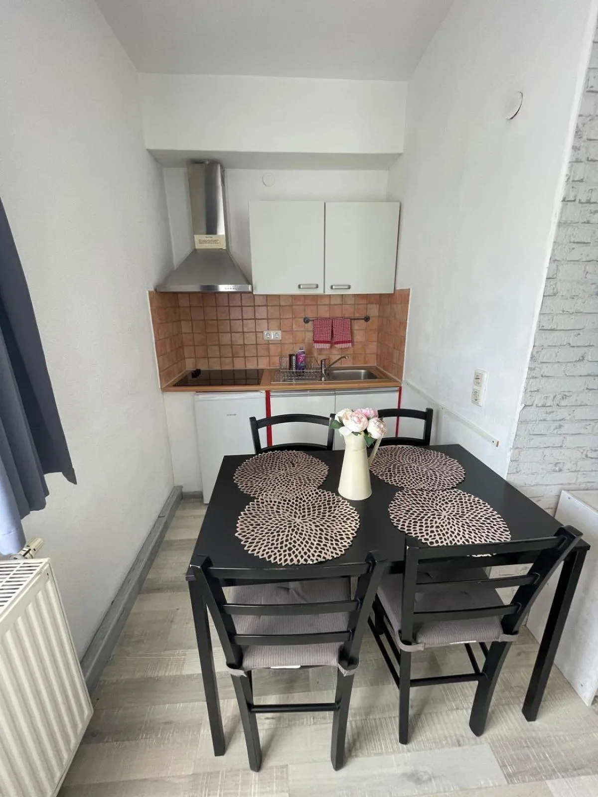 Kitchen or kitchenette in LA Boutique House