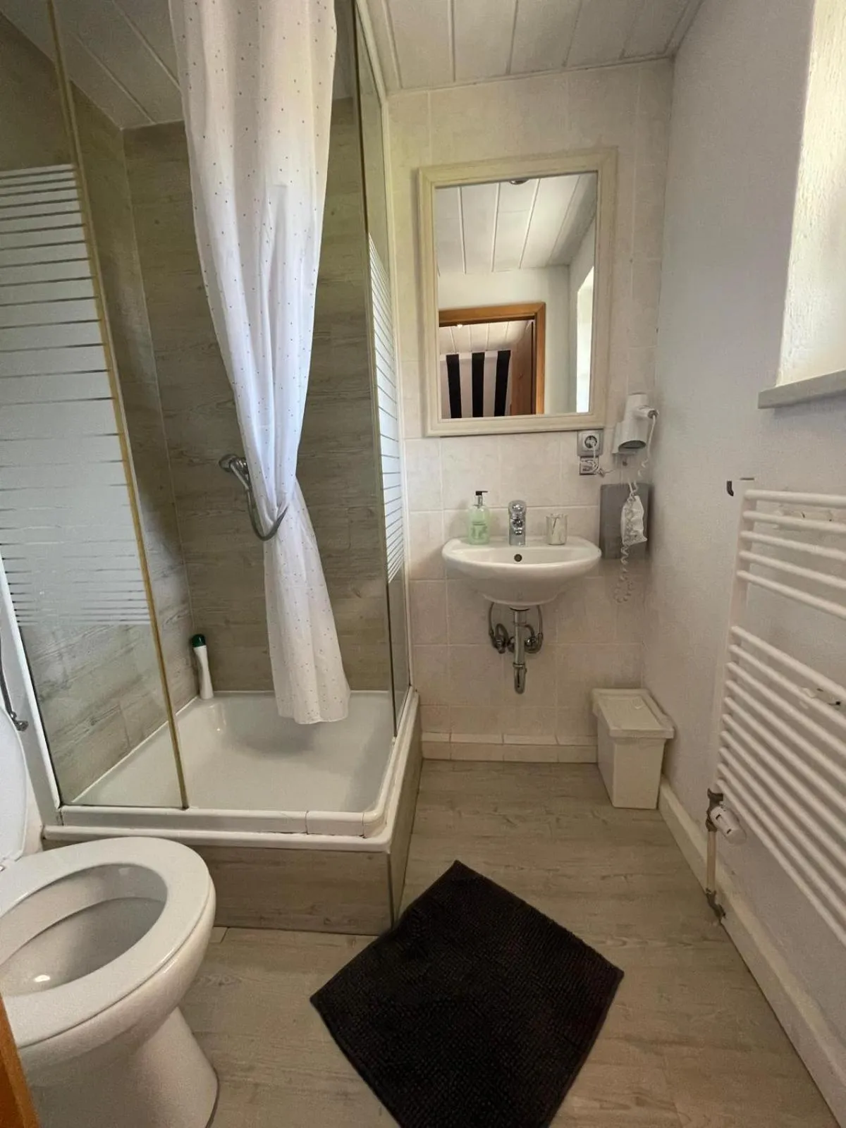 Shower in LA Boutique House